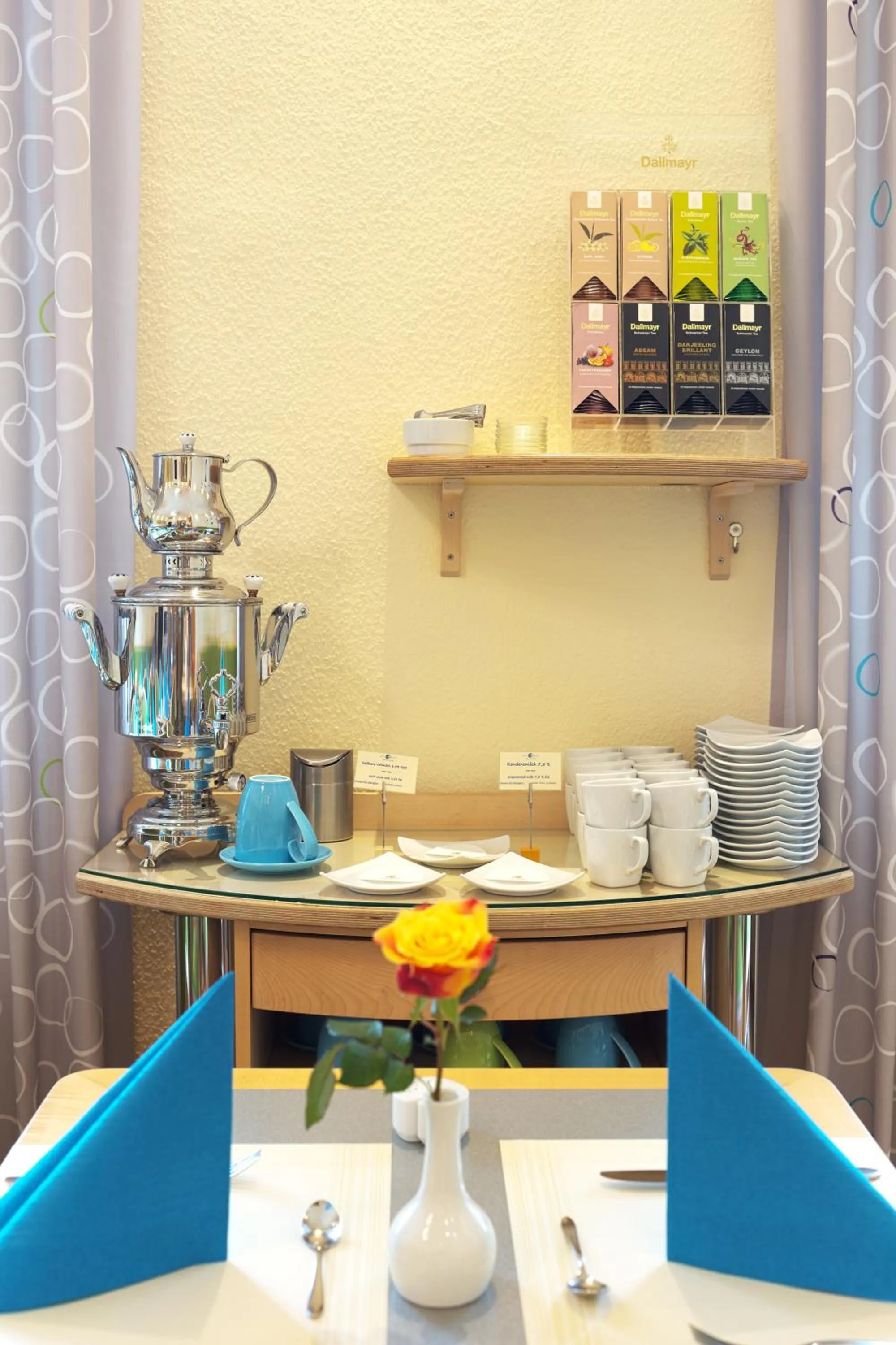 Restaurant/places to eat in Melarose Feng Shui Hotel