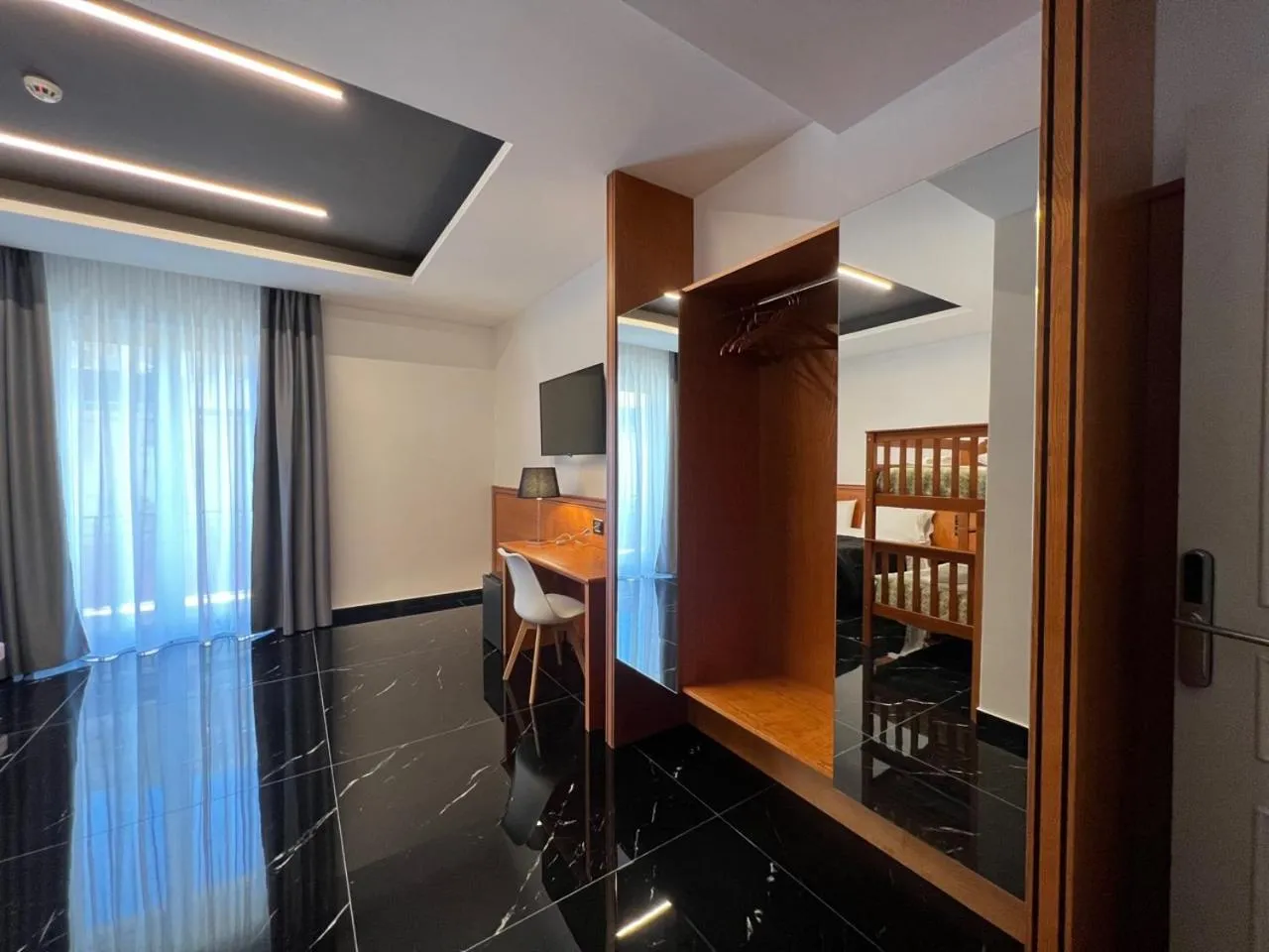 wardrobe in Hotel TEA - Praia a Mare