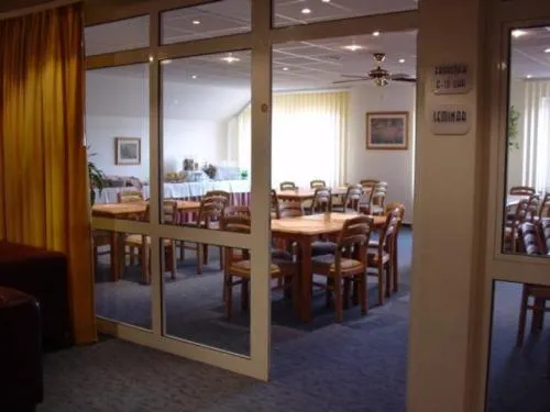 Restaurant/places to eat in Neustädter Hof Hotel Garni