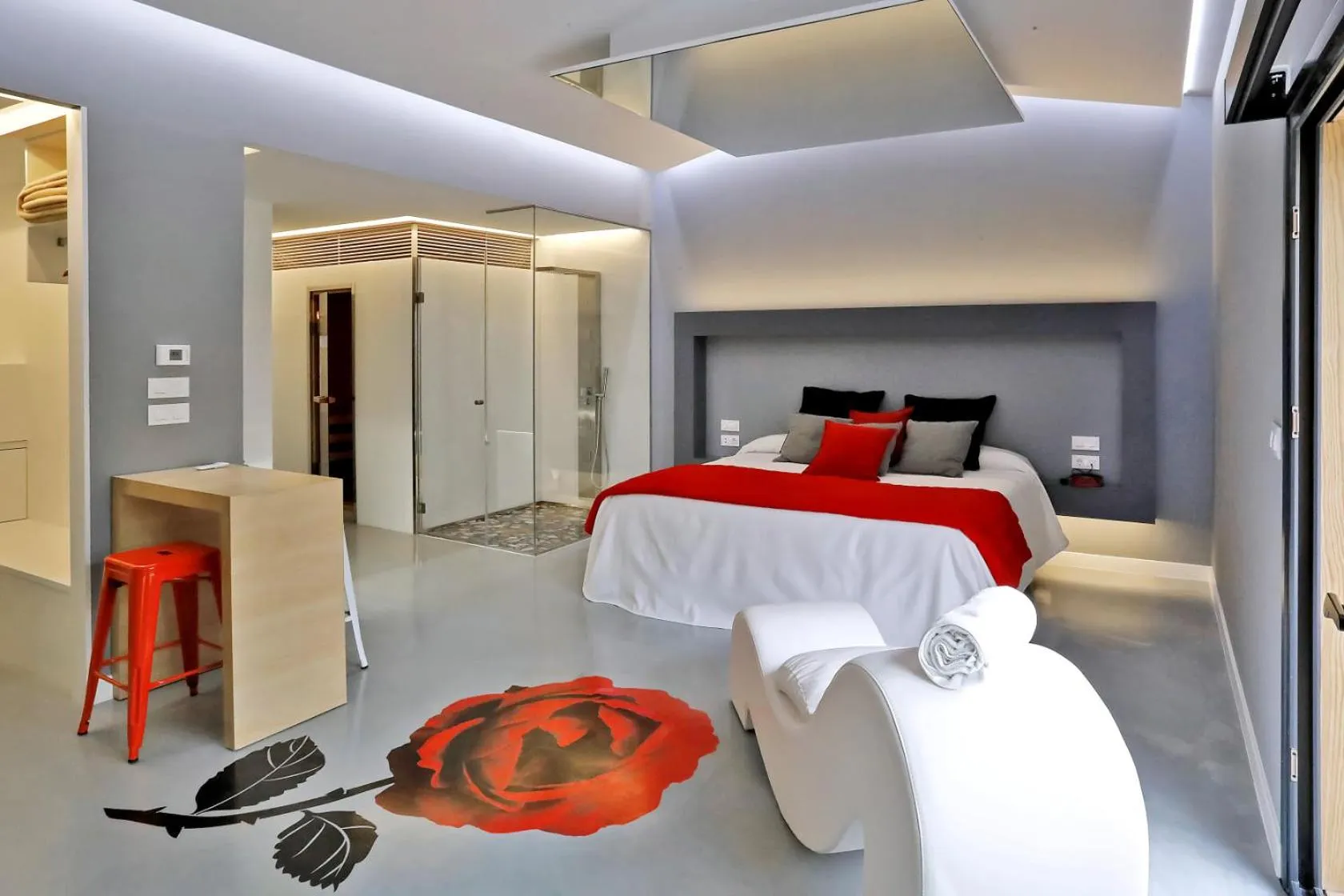 Property building, Bed in Motel Latino