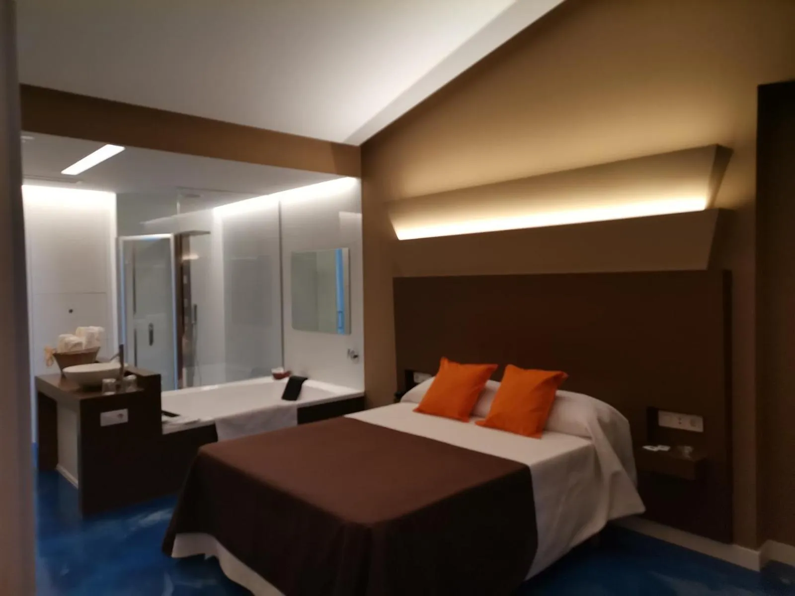 Other, Bed in Motel Latino