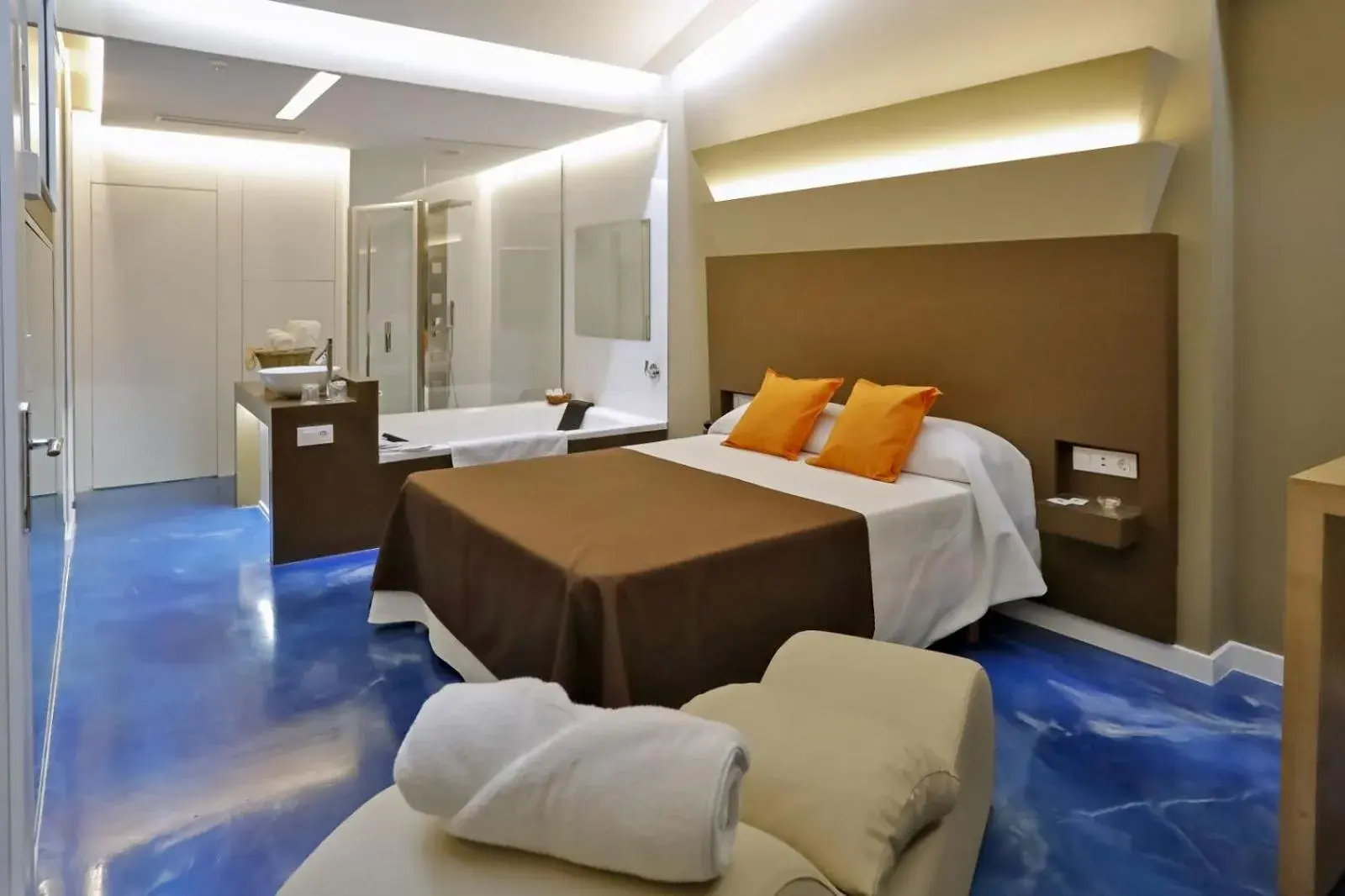 Suite in Motel Latino Suite in Motel Latino