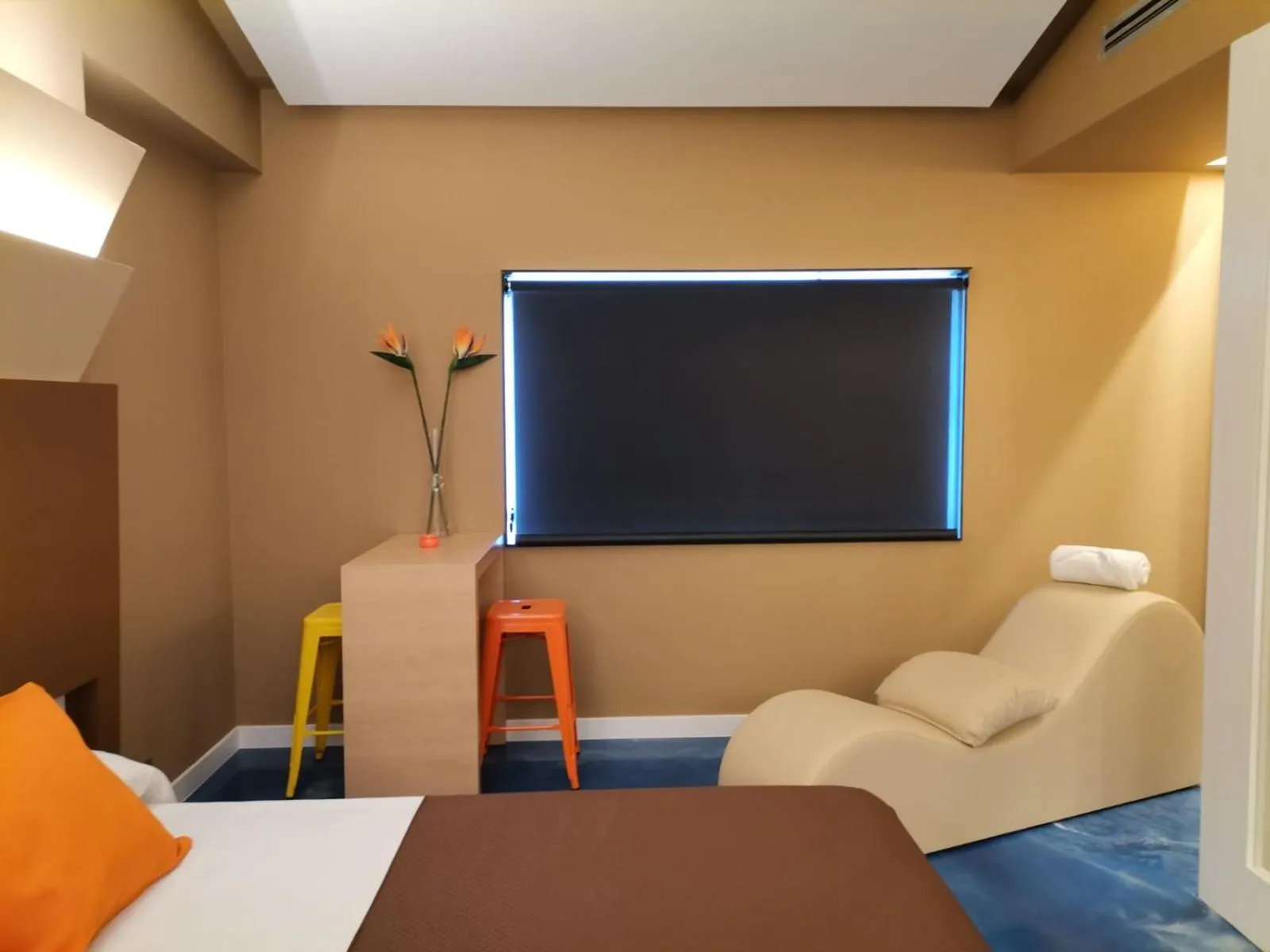 Other, Bed in Motel Latino