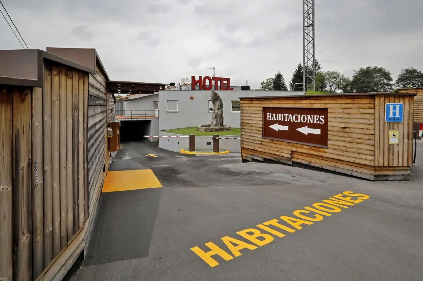 Facade/entrance in Motel Latino
