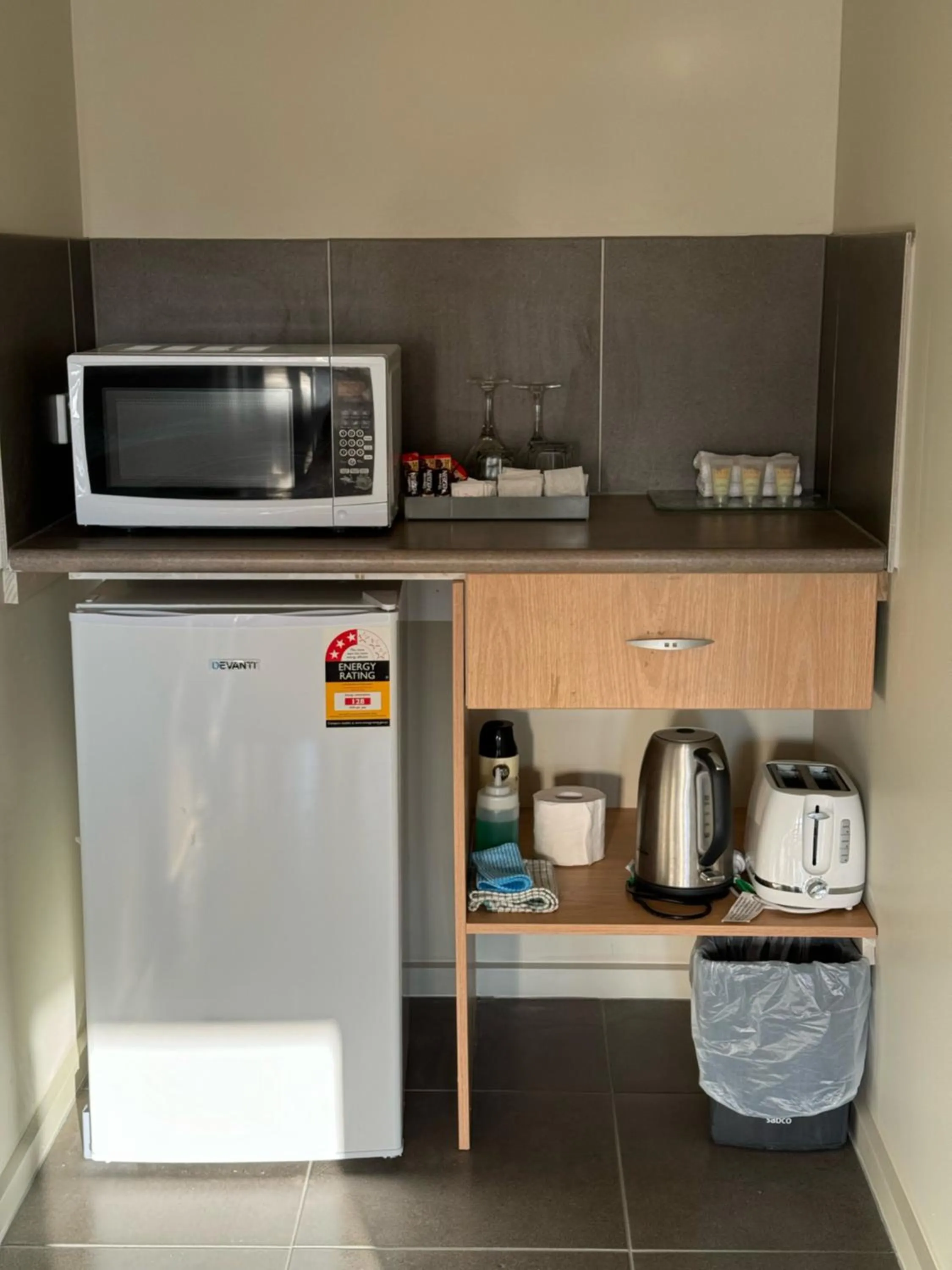 Coffee/tea facilities in Falcon Hotel Motel