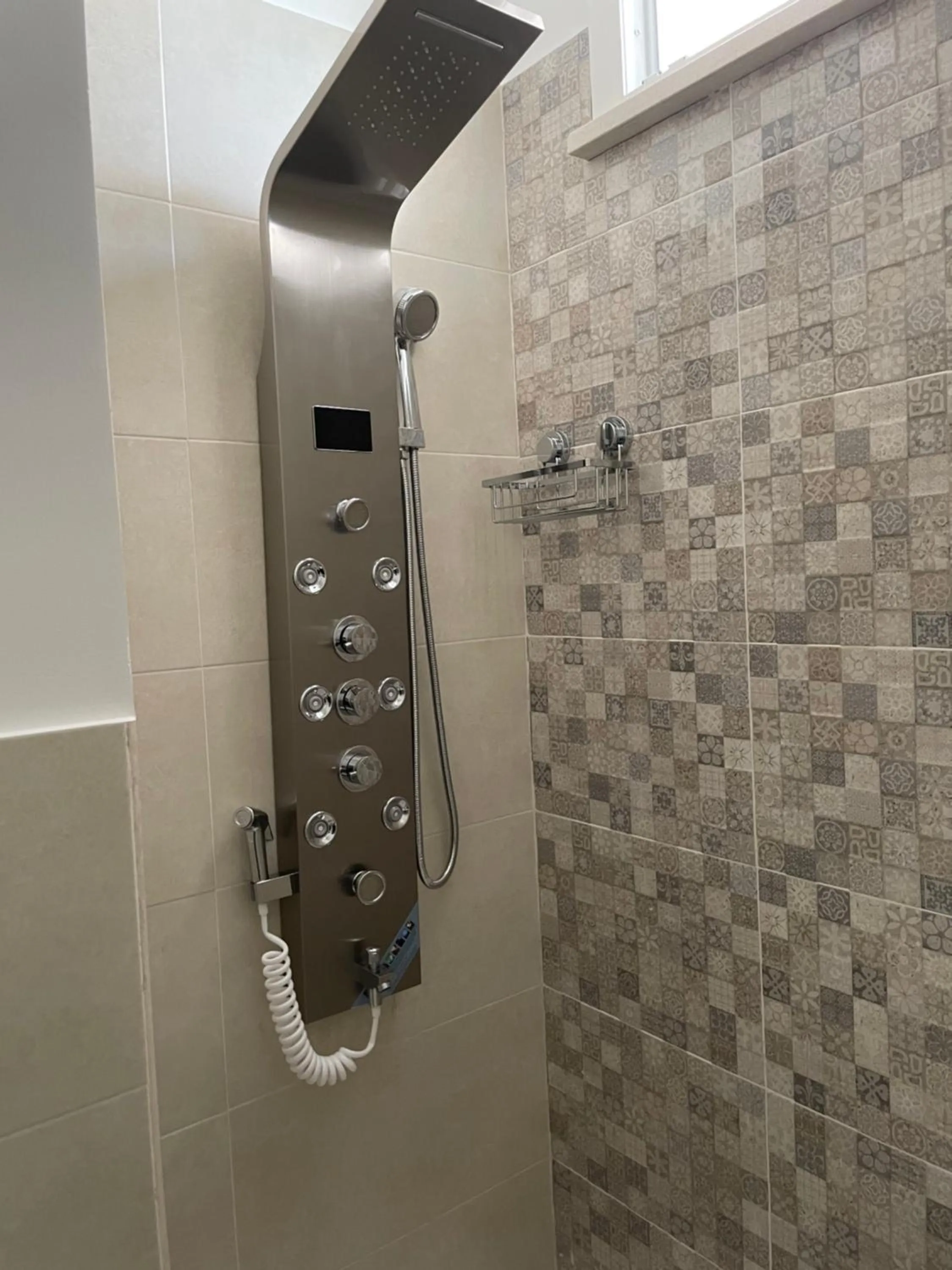 Shower in B&B L'Orchidea