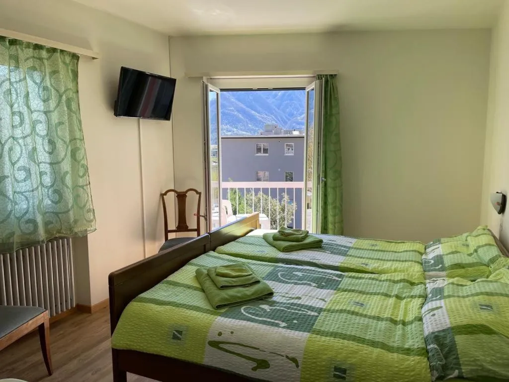 Double or Twin Room with Shared Bathroom - single occupancy in Ristorante Gordolese con alloggio