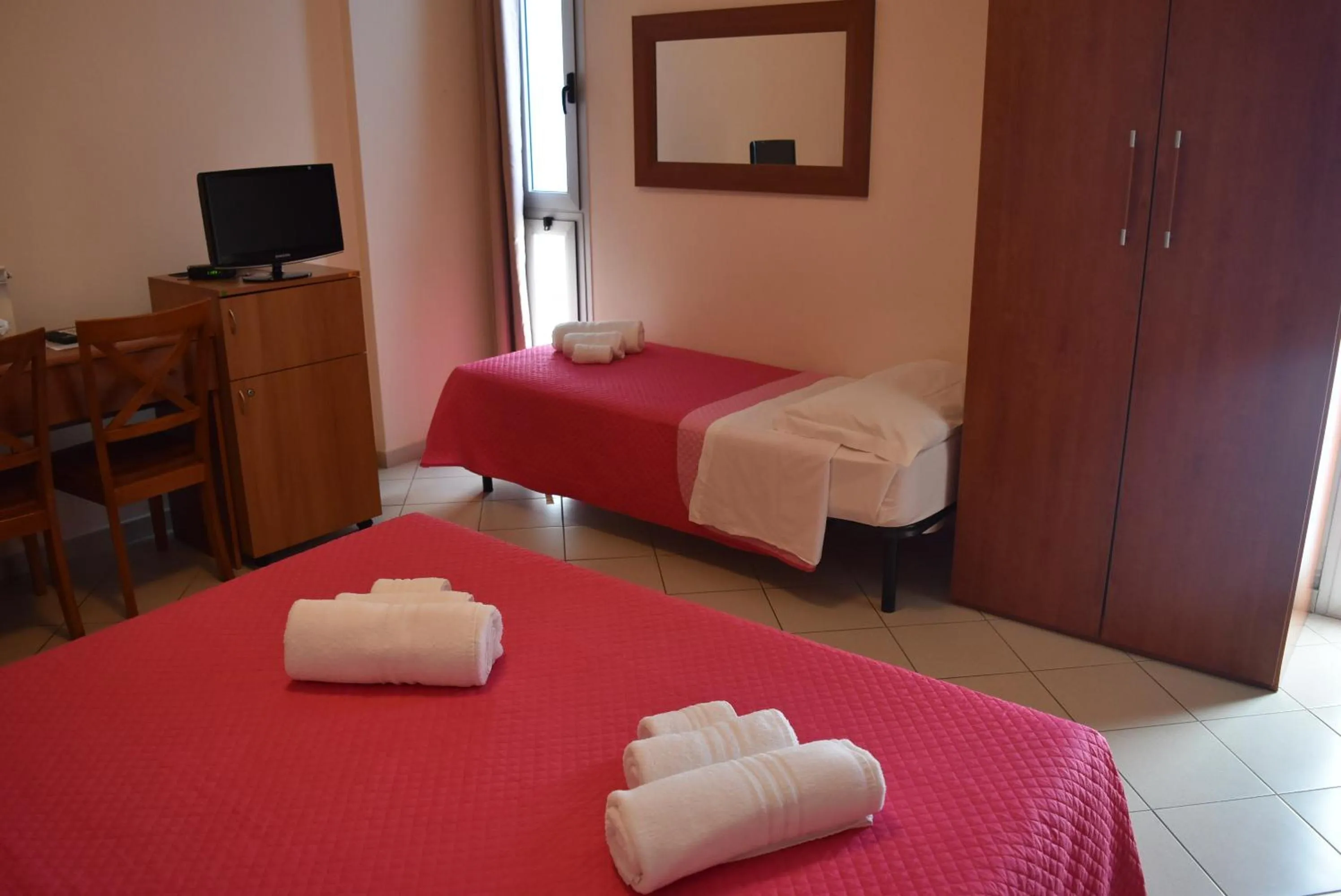 Triple Room with Private Bathroom - single occupancy in La Dea