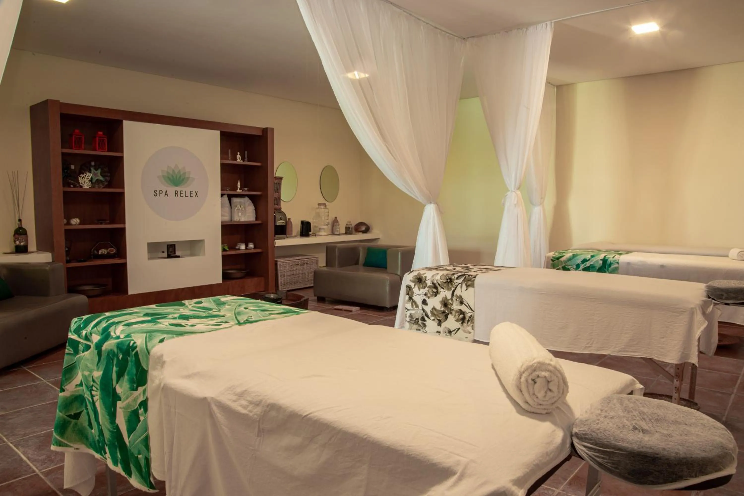 Spa and wellness centre/facilities in Beach Class Muro Alto Condomínio Resort By New Time