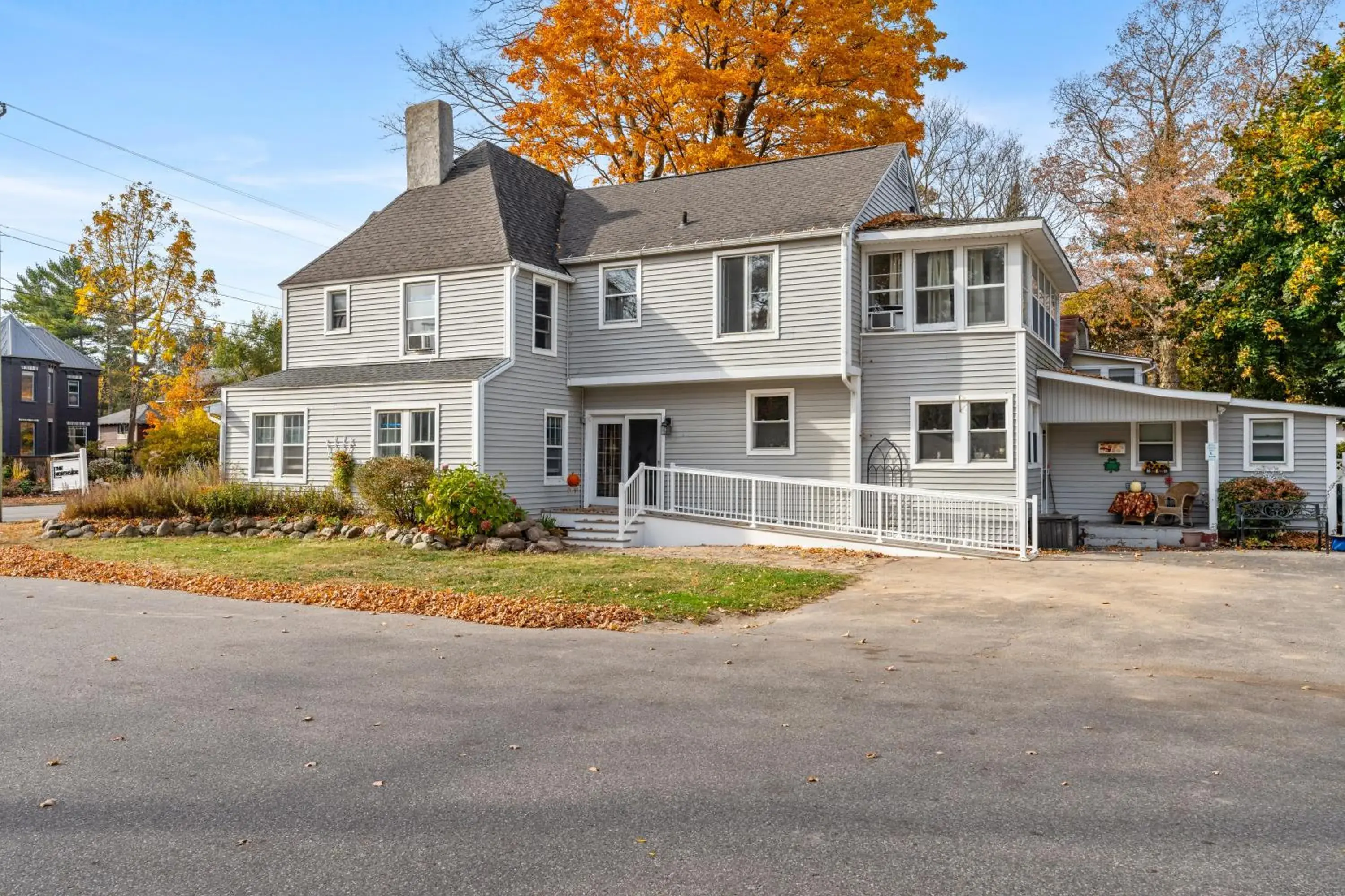 Property building in Charlevoix House - The Northside Property building in Charlevoix House - The Northside