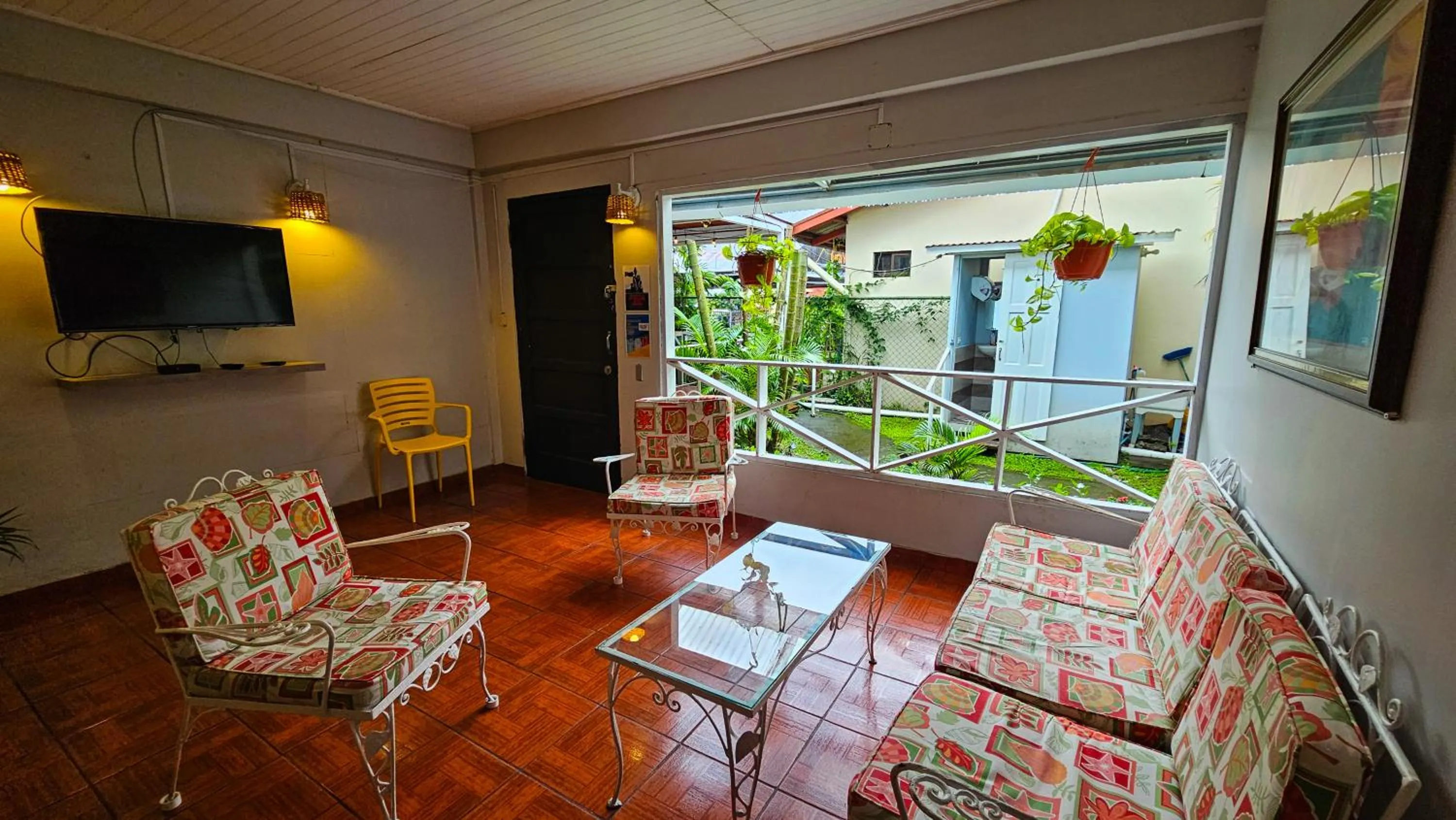 Communal lounge/ TV room in La Casa de Doña Cata