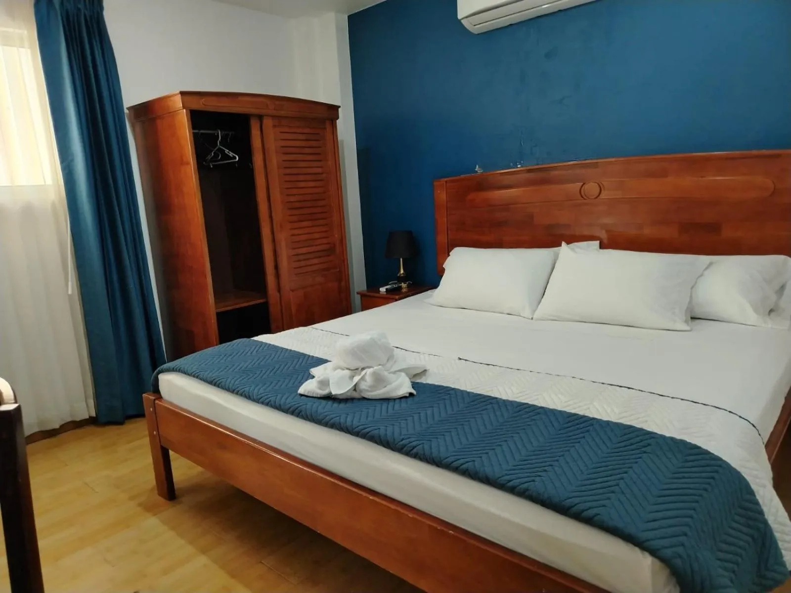 Property building, Bed in Park View Hotel & Restaurant