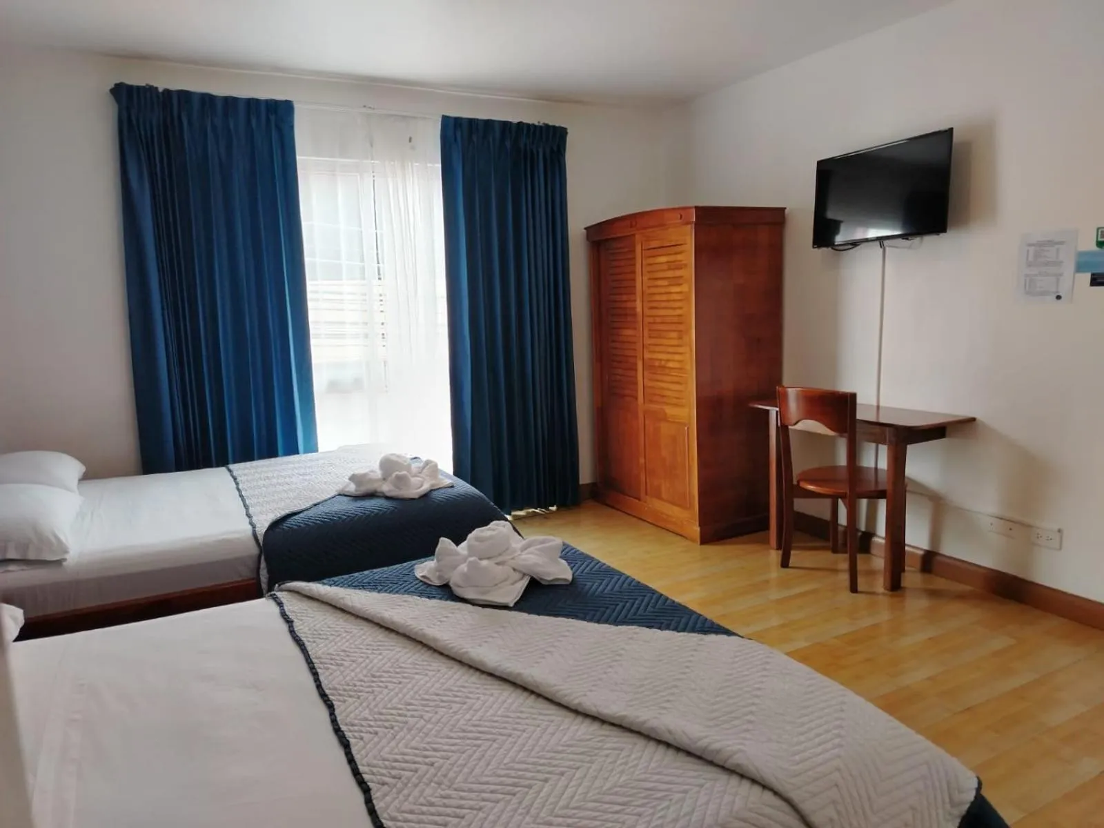 Property building, Bed in Park View Hotel & Restaurant