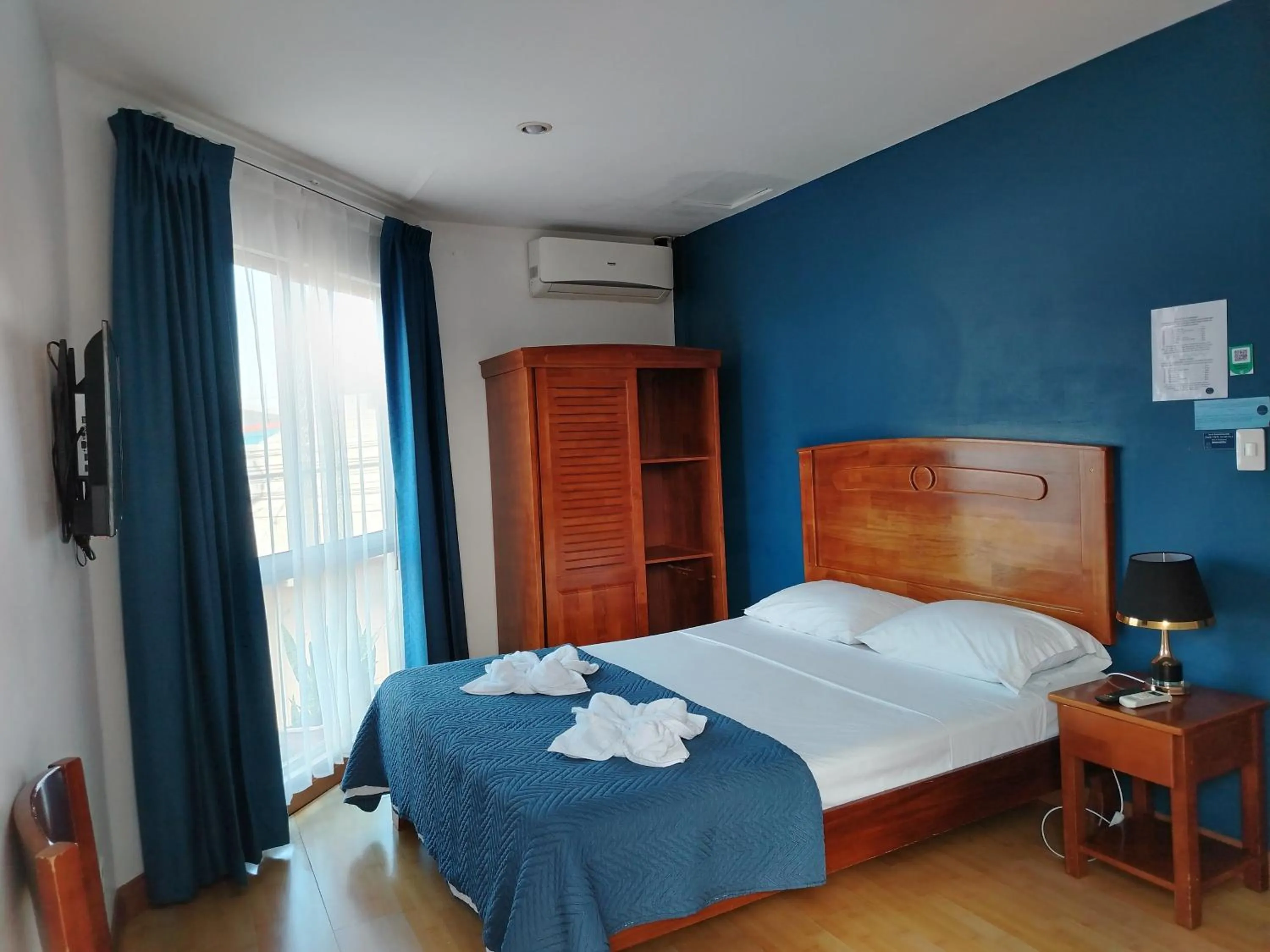 Bed in Park View Hotel & Restaurant