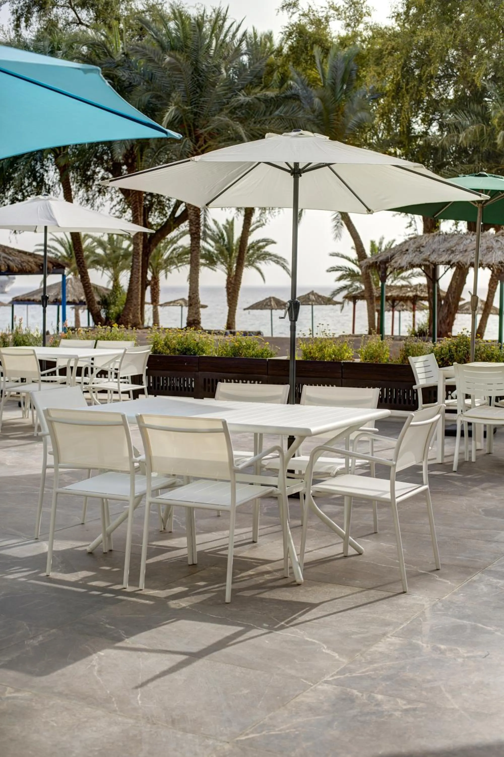 Restaurant/places to eat in Sea view hotel