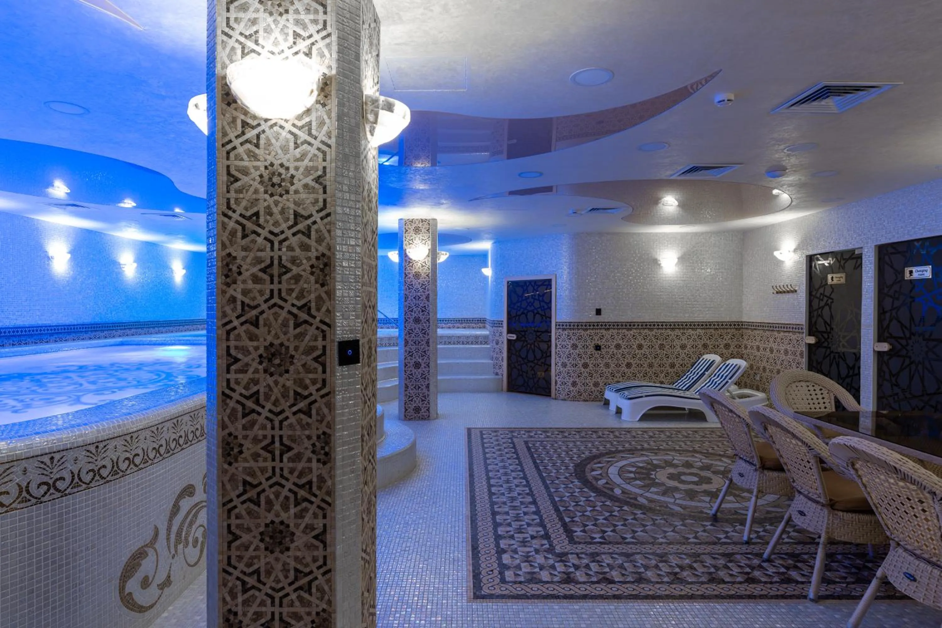 Swimming pool in Hotel Inspira-S Tashkent