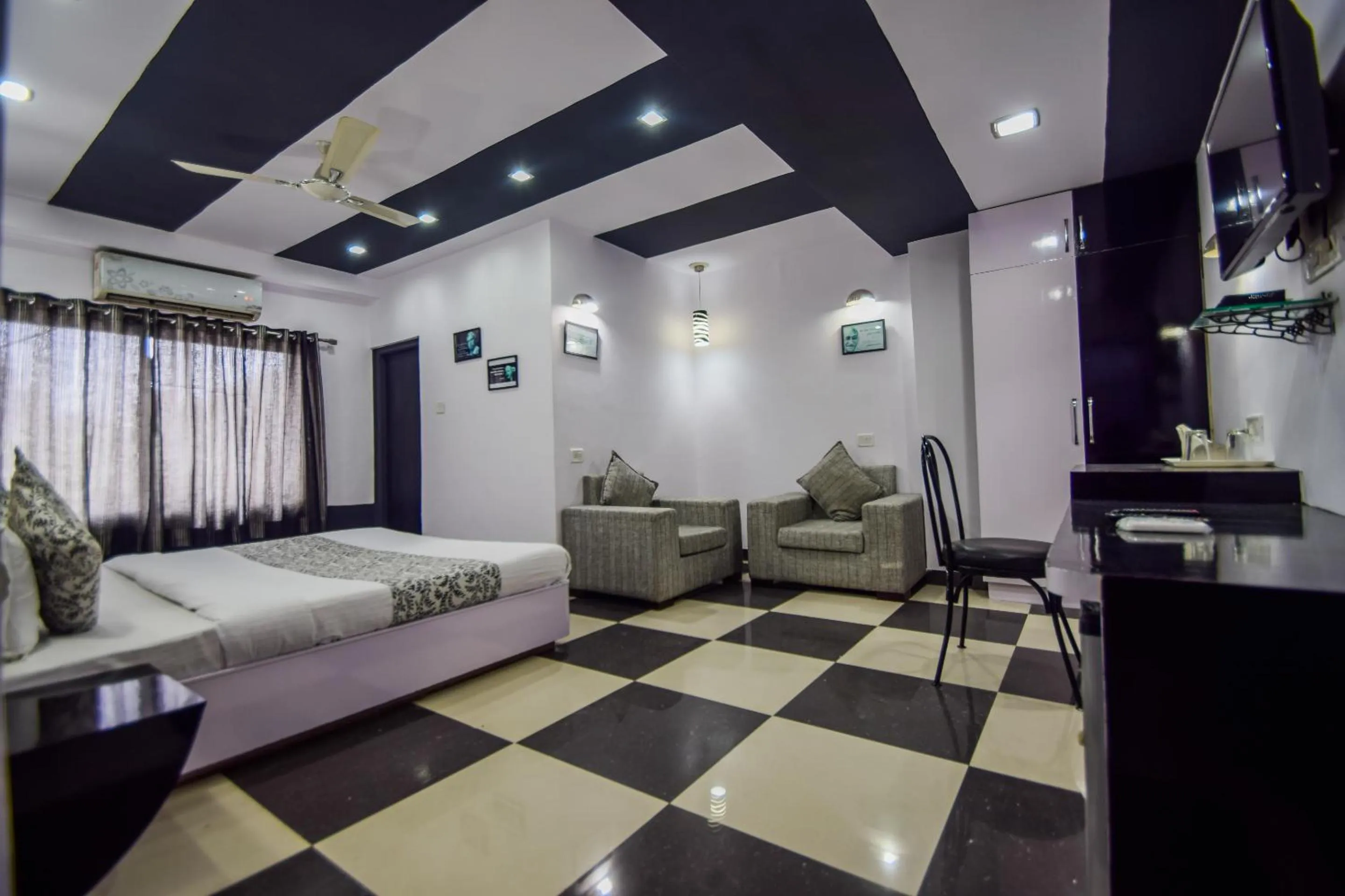 Photo of the whole room, Bed in Hotel The Space