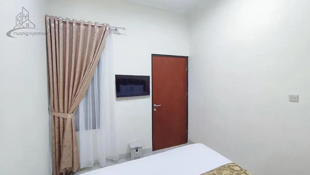 TV and multimedia, Bed in Atmosfer Guest House Sentul TV and multimedia, Bed in Atmosfer Guest House Sentul