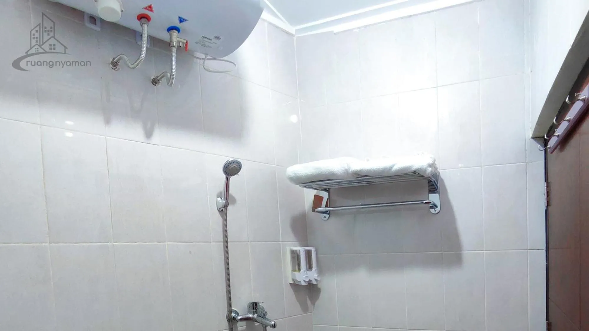 Bathroom in Atmosfer Guest House Sentul