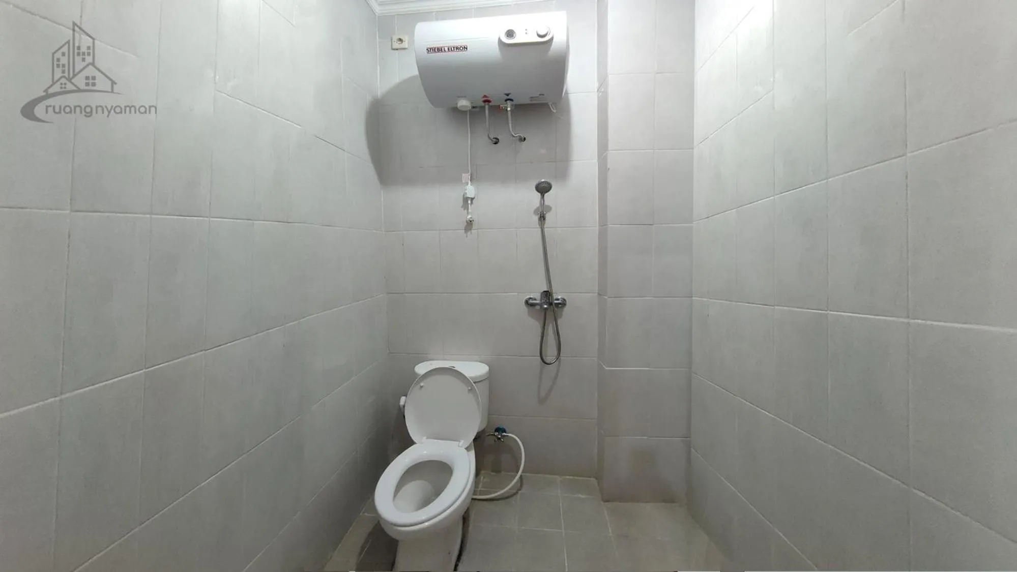 Bathroom in Atmosfer Guest House Sentul