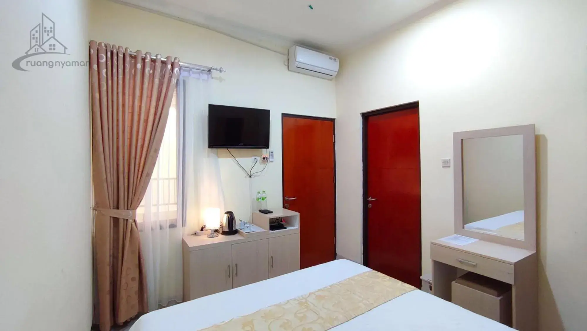 Communal lounge/ TV room, Bed in Atmosfer Guest House Sentul Communal lounge/ TV room, Bed in Atmosfer Guest House Sentul