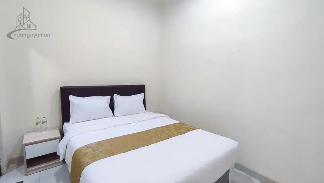Photo of the whole room, Bed in Atmosfer Guest House Sentul Photo of the whole room, Bed in Atmosfer Guest House Sentul