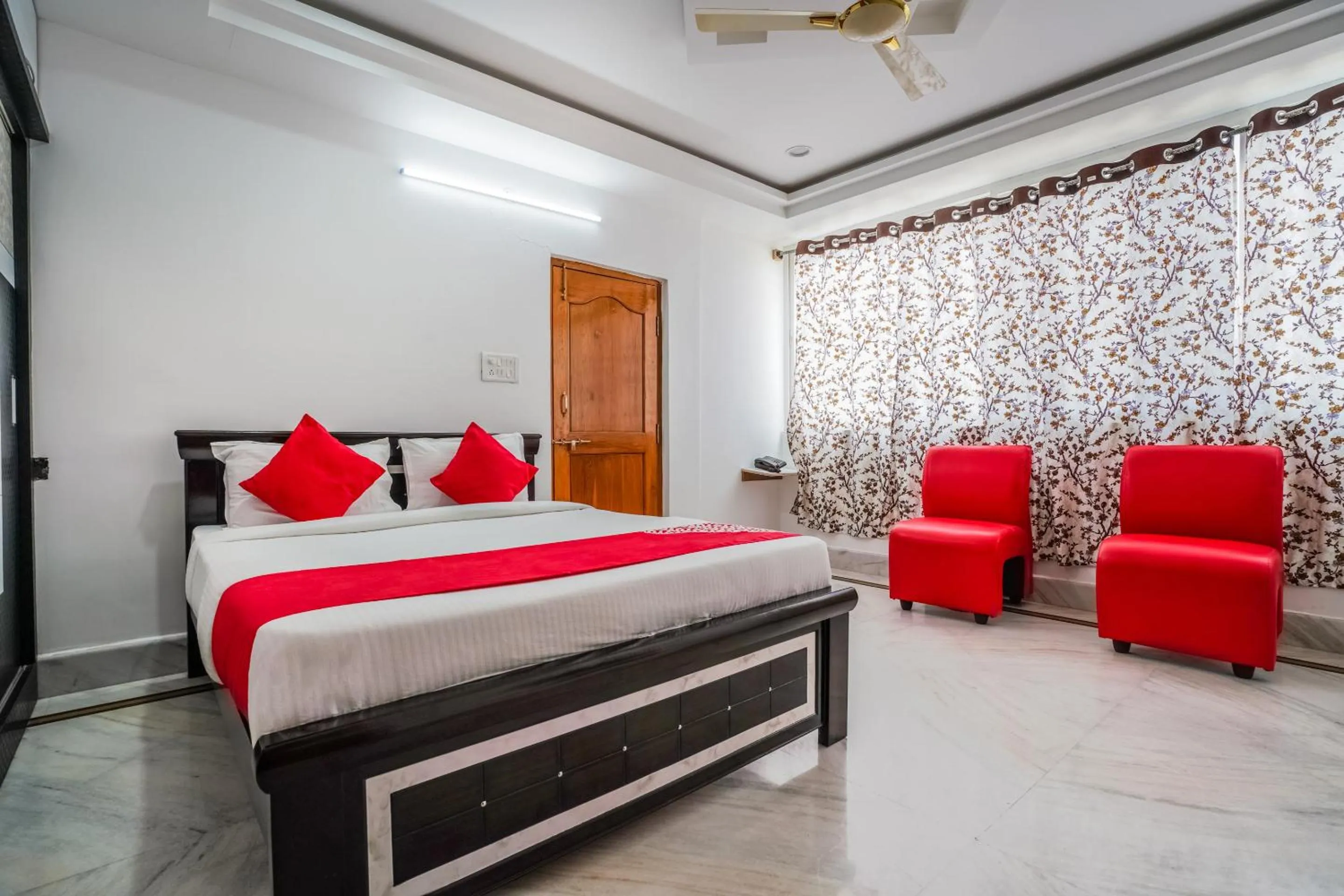 Bedroom, Bed in OYO Mint Leaves Near Alcazar Mall