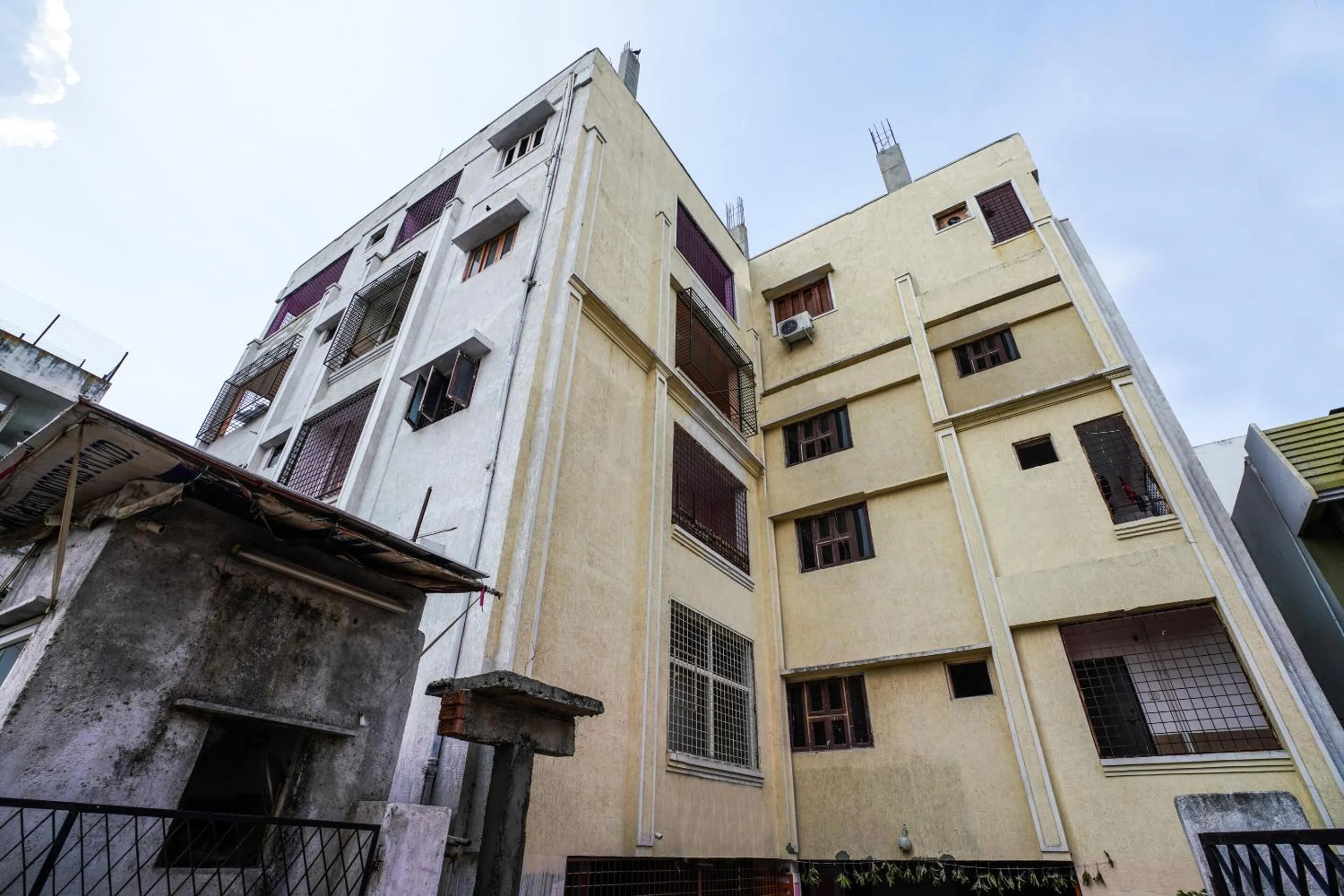 Facade/entrance, Property Building in OYO Mint Leaves Near Alcazar Mall