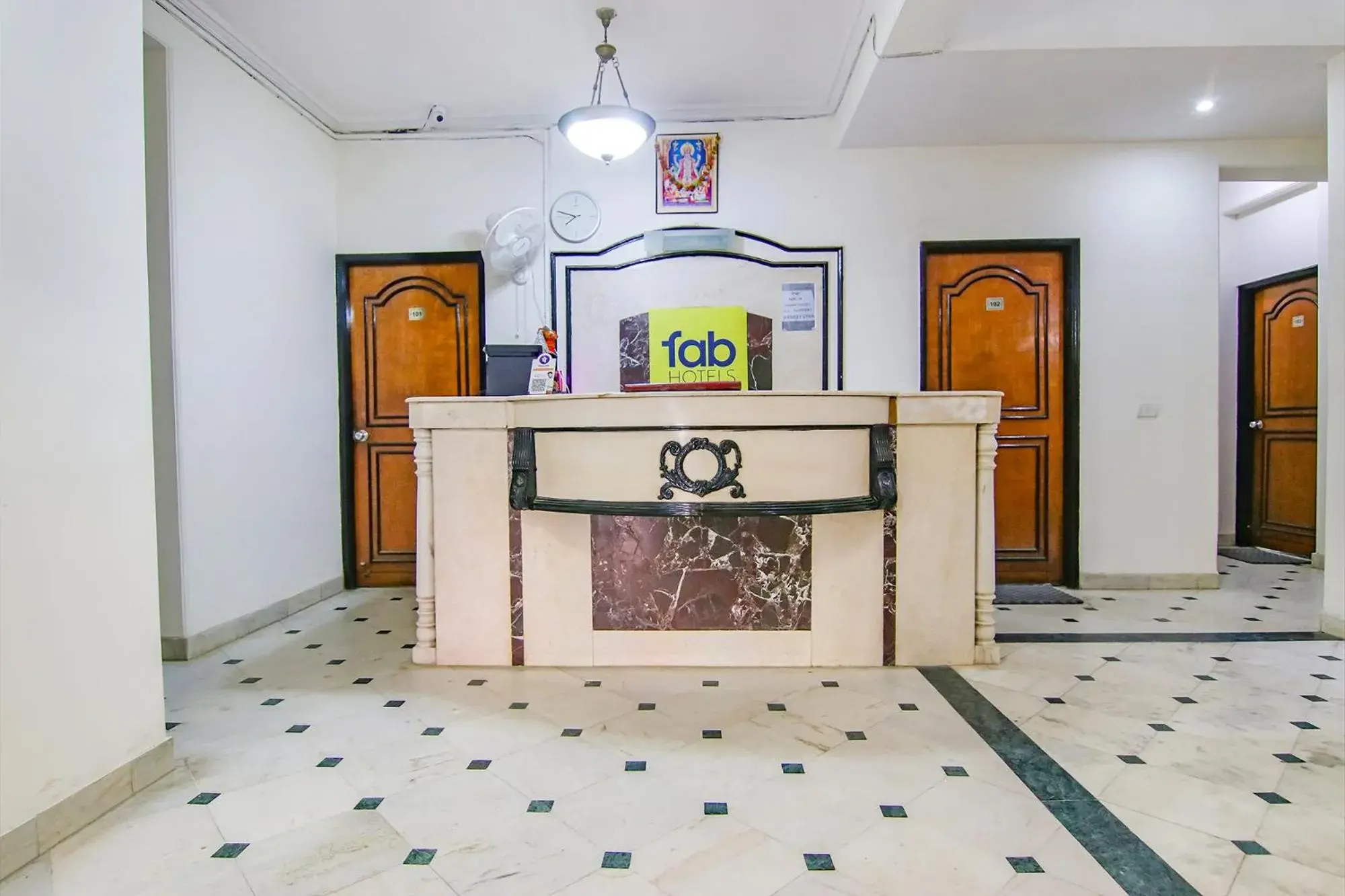 Lobby or reception in FabHotel Singh Suite - DLF Phase 3, Gurugram Lobby or reception in FabHotel Singh Suite - DLF Phase 3, Gurugram