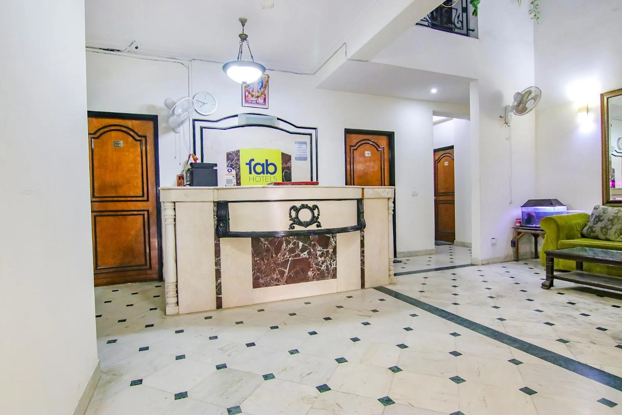 Lobby or reception in FabHotel Singh Suite - DLF Phase 3, Gurugram