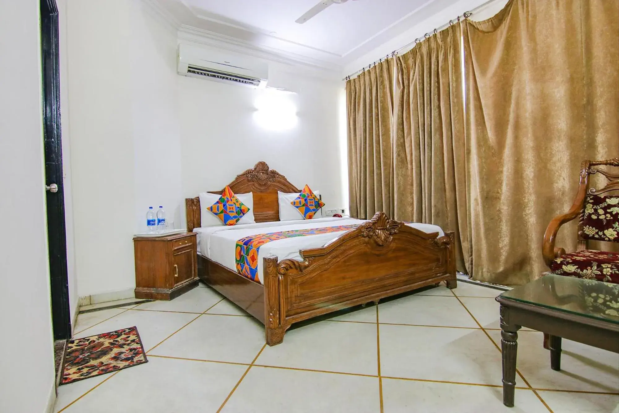 View (from property/room), Bed in FabHotel Singh Suite - DLF Phase 3, Gurugram View (from property/room), Bed in FabHotel Singh Suite - DLF Phase 3, Gurugram