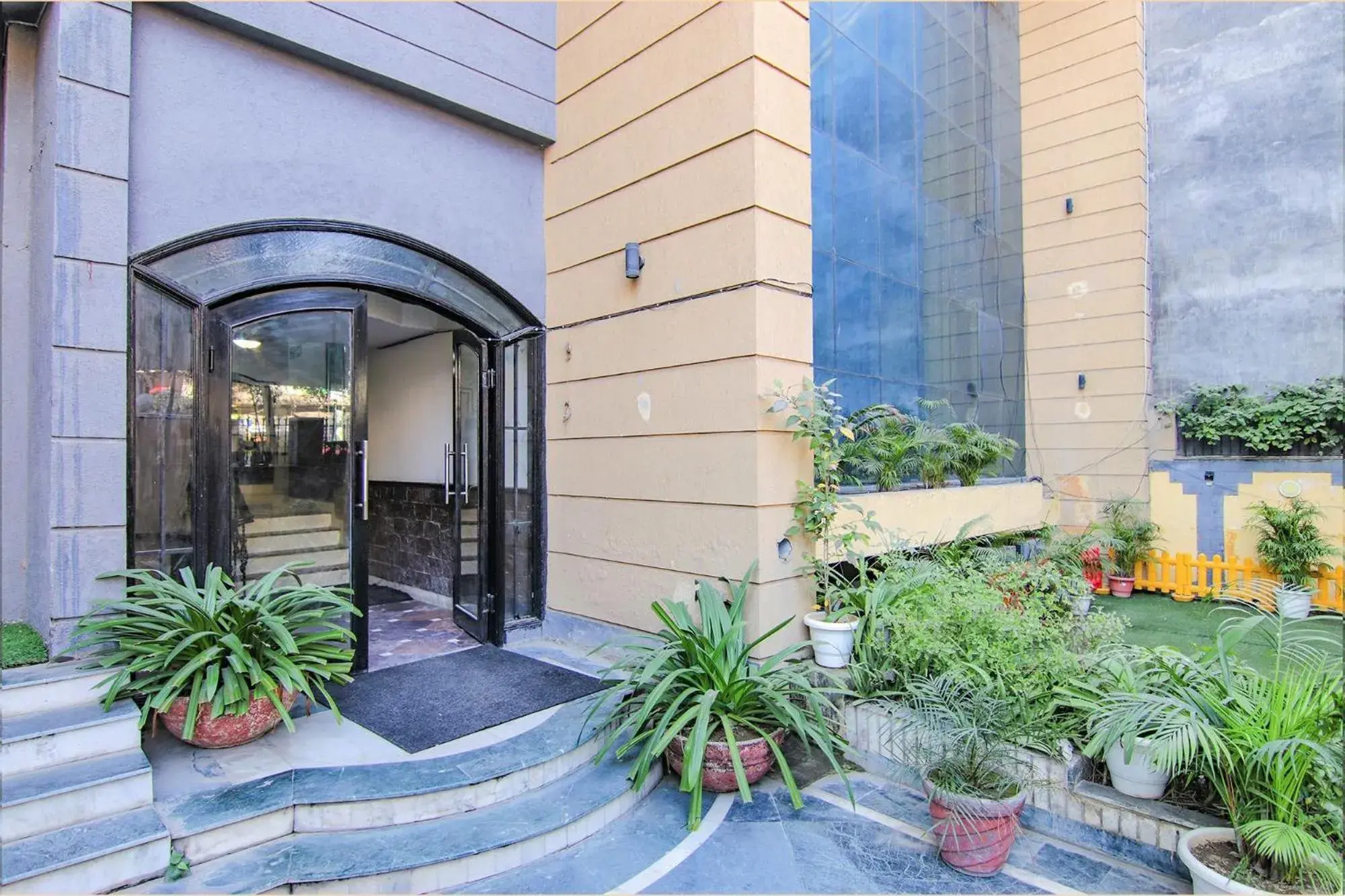 Facade/entrance in FabHotel Singh Suite - DLF Phase 3, Gurugram Facade/entrance in FabHotel Singh Suite - DLF Phase 3, Gurugram