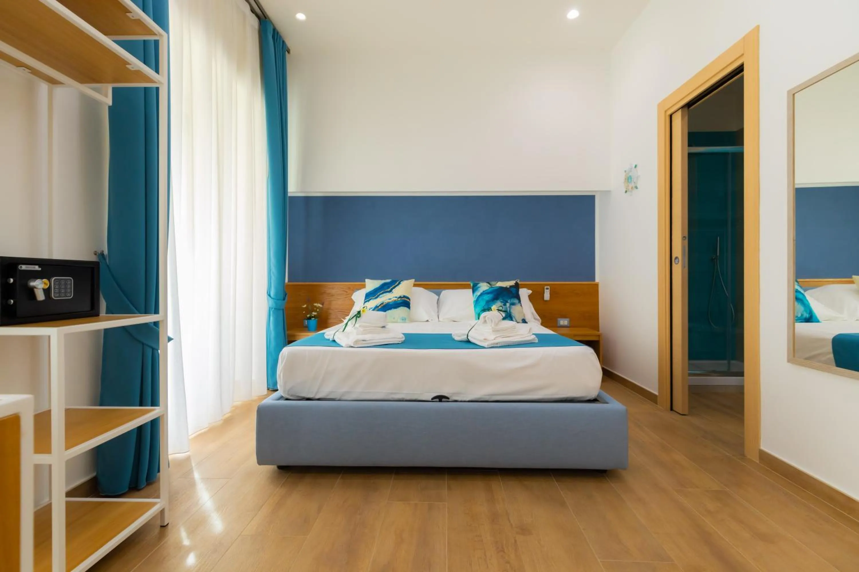 Photo of the whole room, Bed in Le Meraviglie Di Napoli