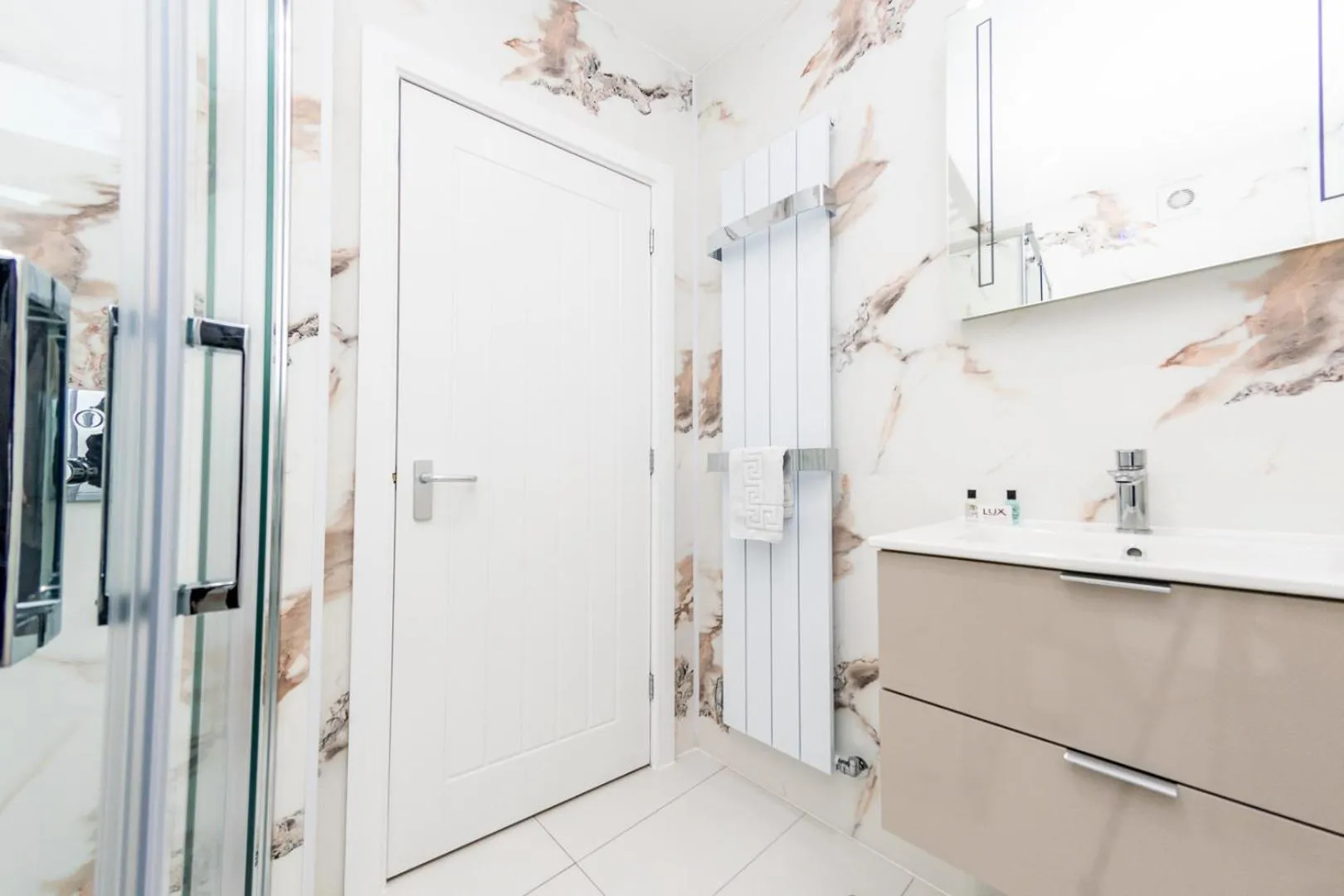 Bathroom in The Halfway House Inn