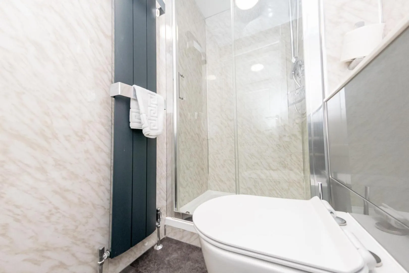 Bathroom in The Halfway House Inn