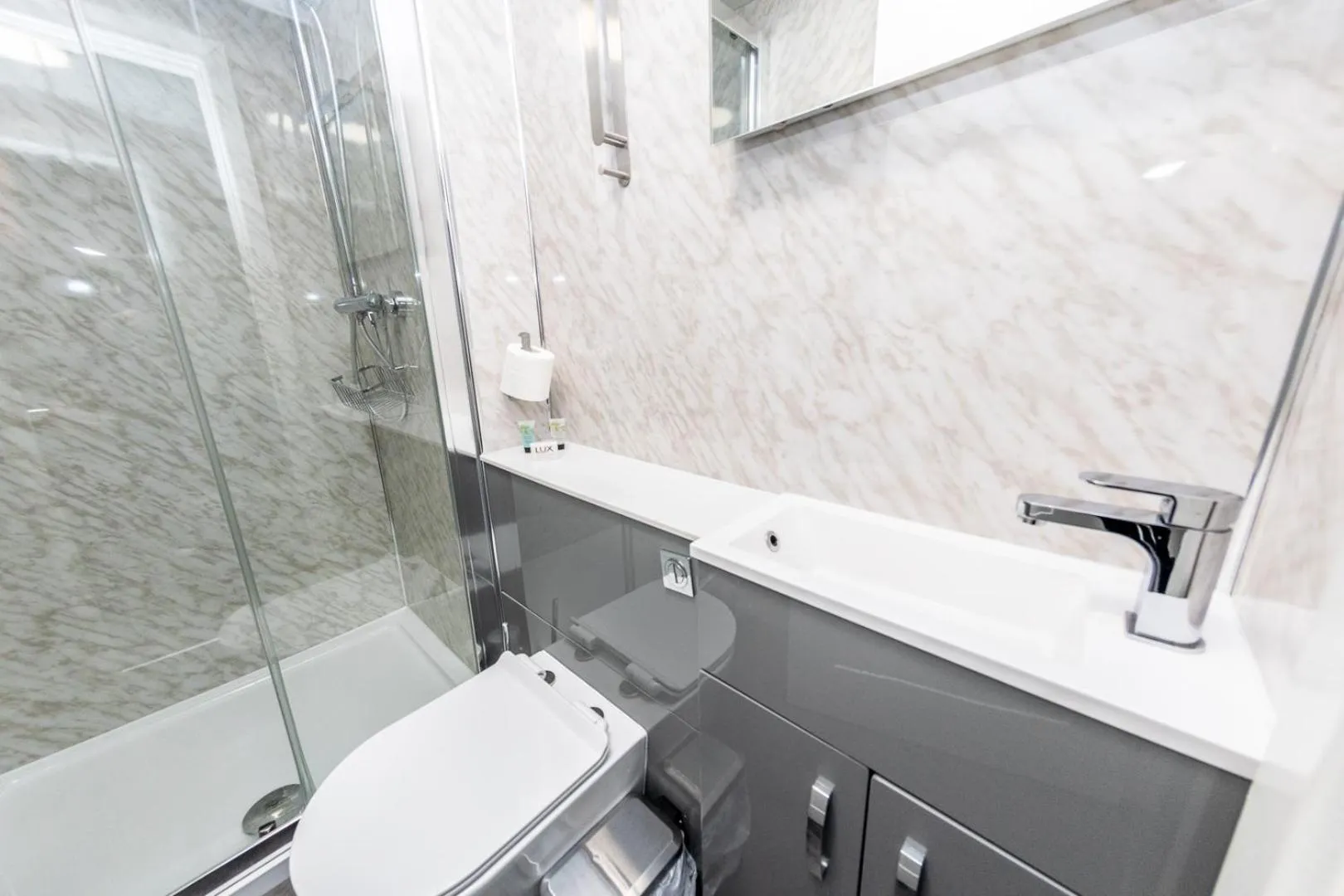 Bathroom in The Halfway House Inn