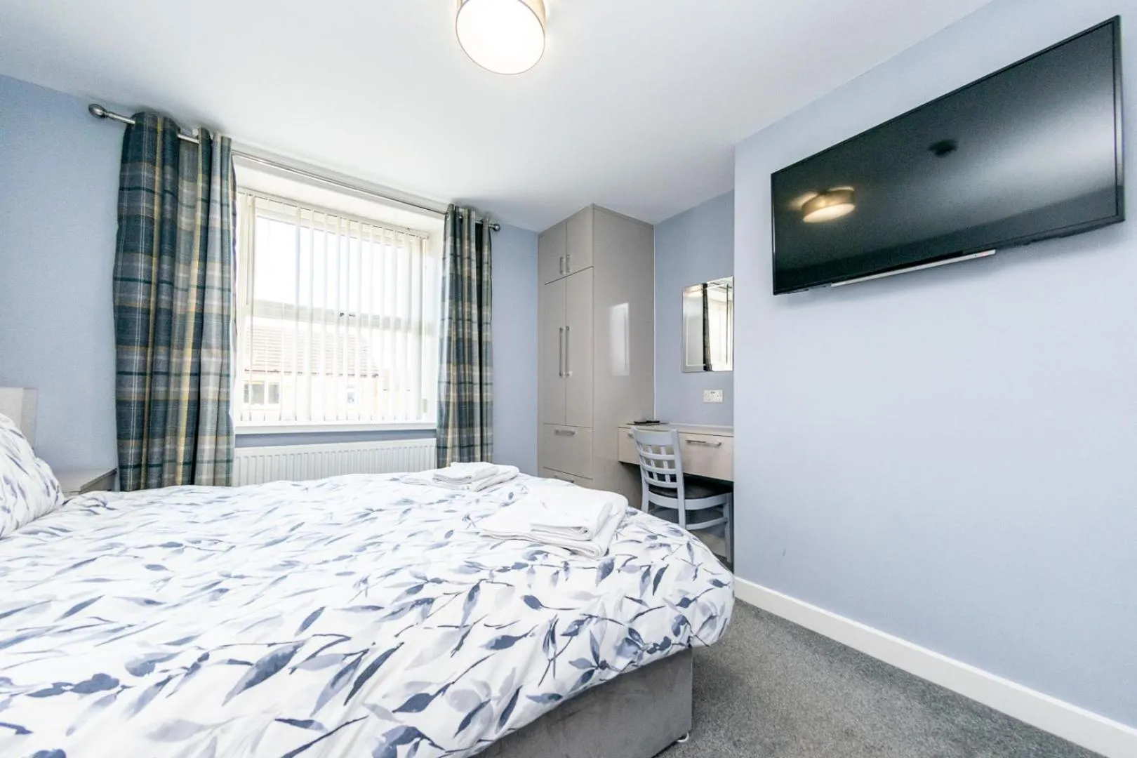 Bedroom, Bed in The Halfway House Inn