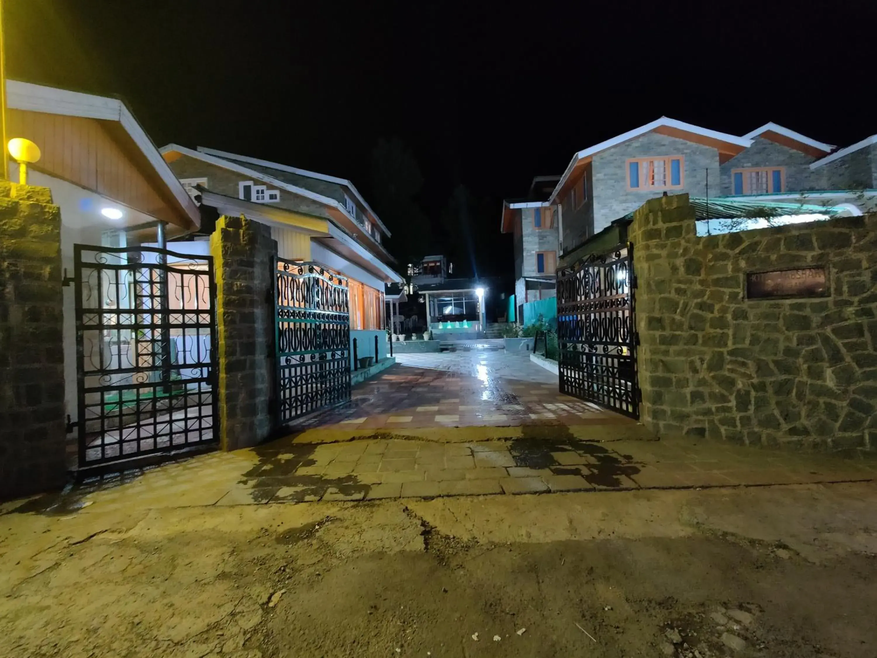 Property building in Hotel Outlook Property building in Hotel Outlook