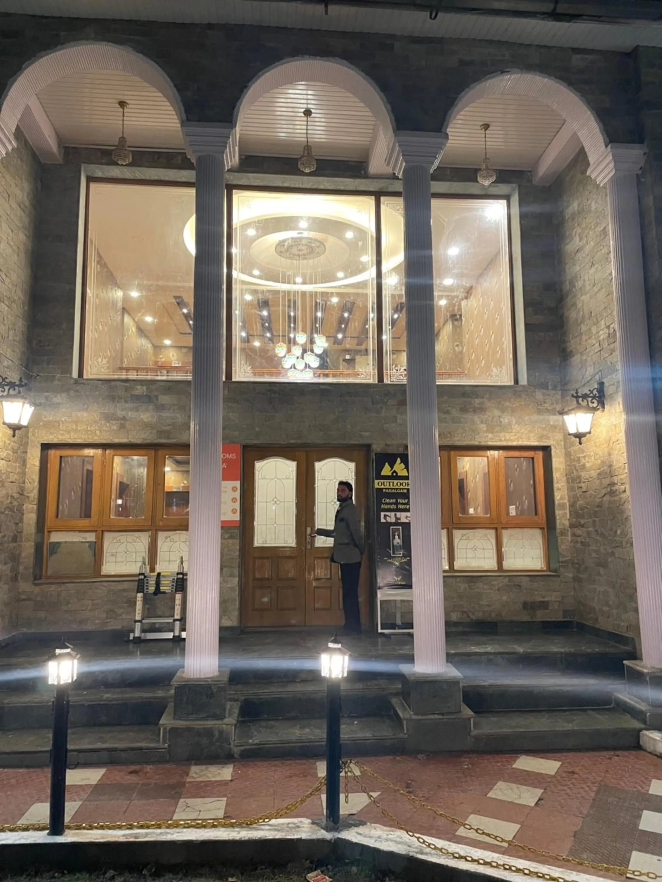 Facade/entrance in Hotel Outlook