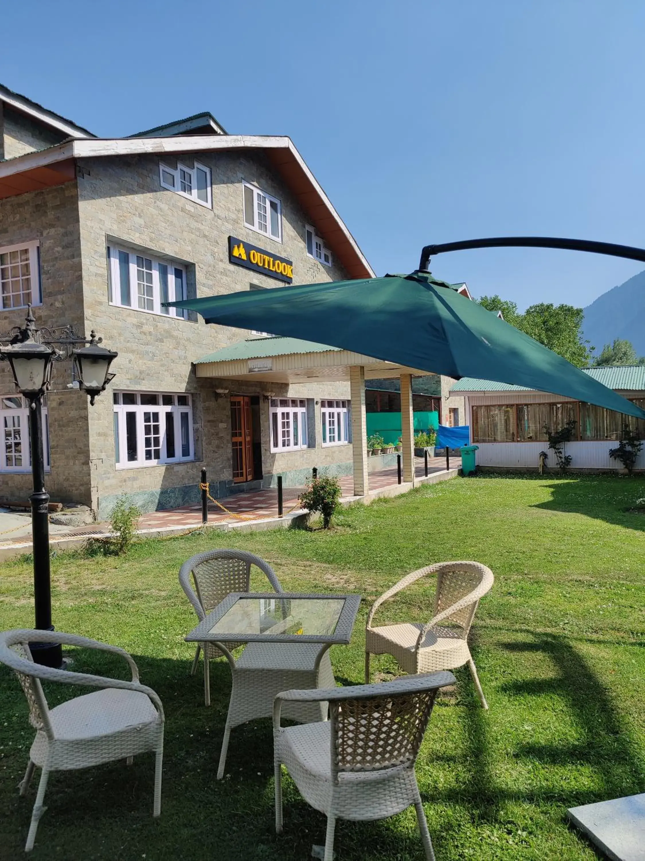 Property building in Hotel Outlook Property building in Hotel Outlook