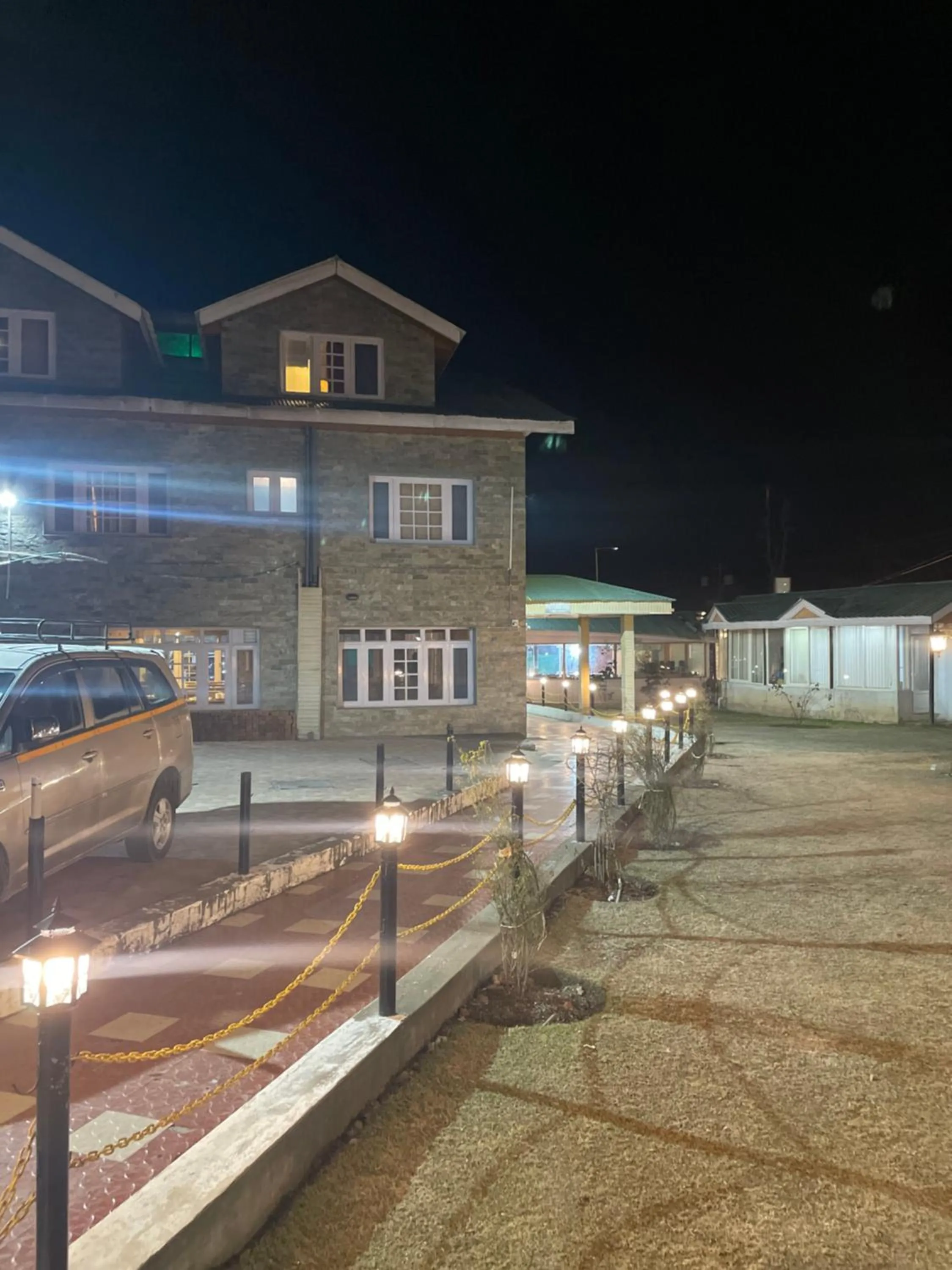 Parking in Hotel Outlook