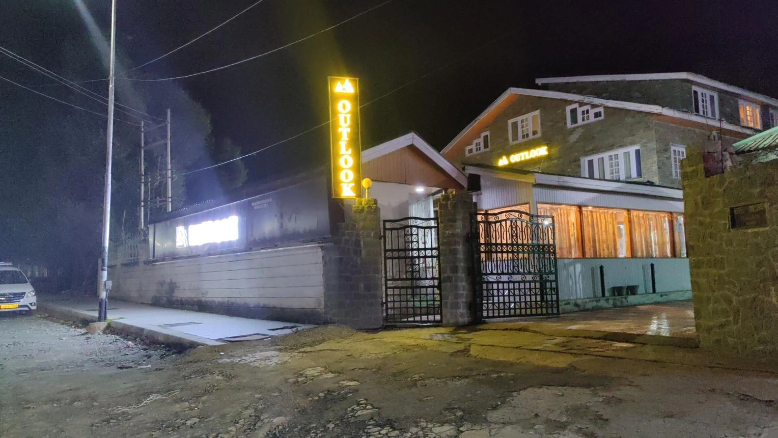 Facade/entrance in Hotel Outlook