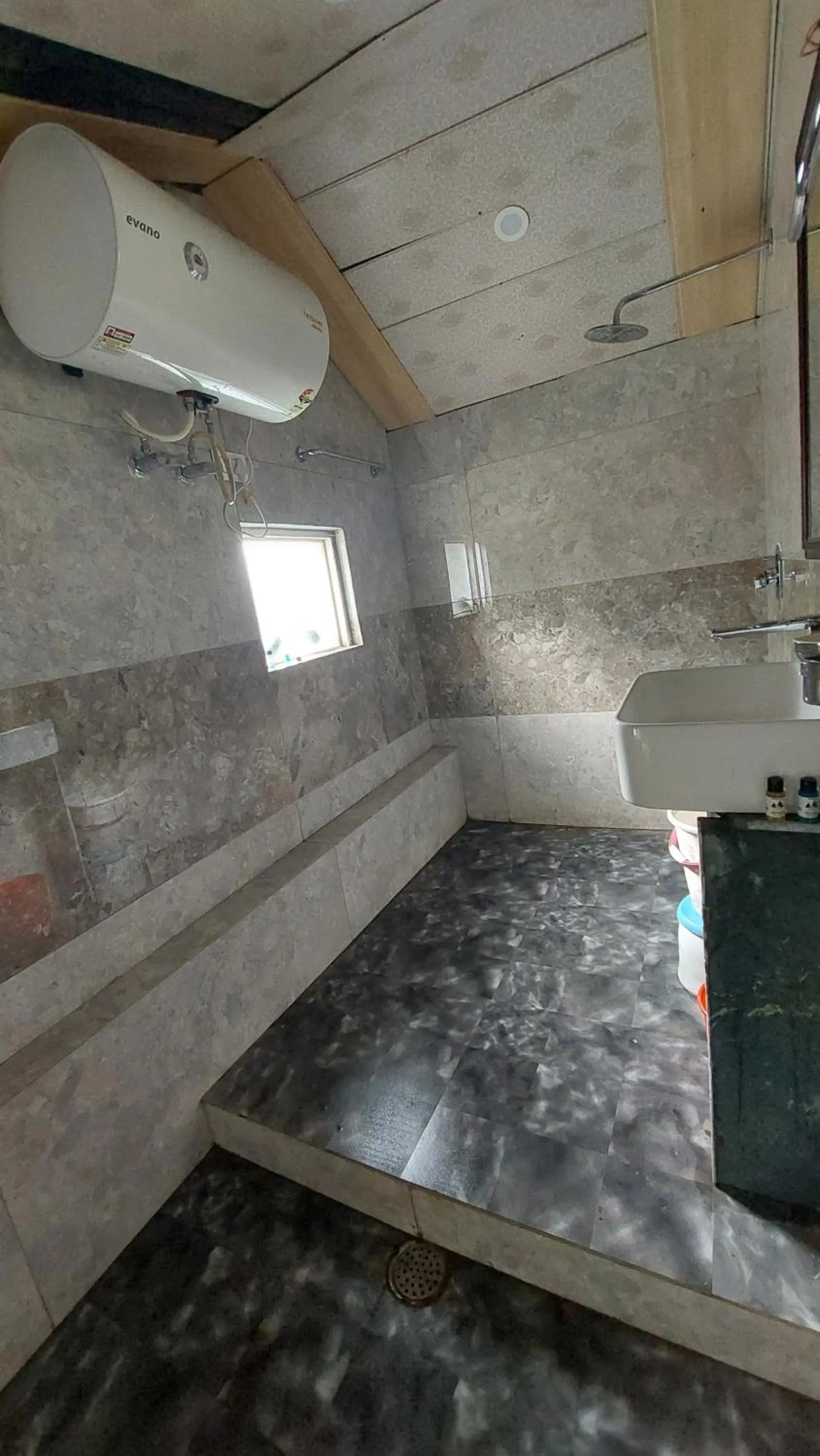 Bathroom in Hotel Outlook