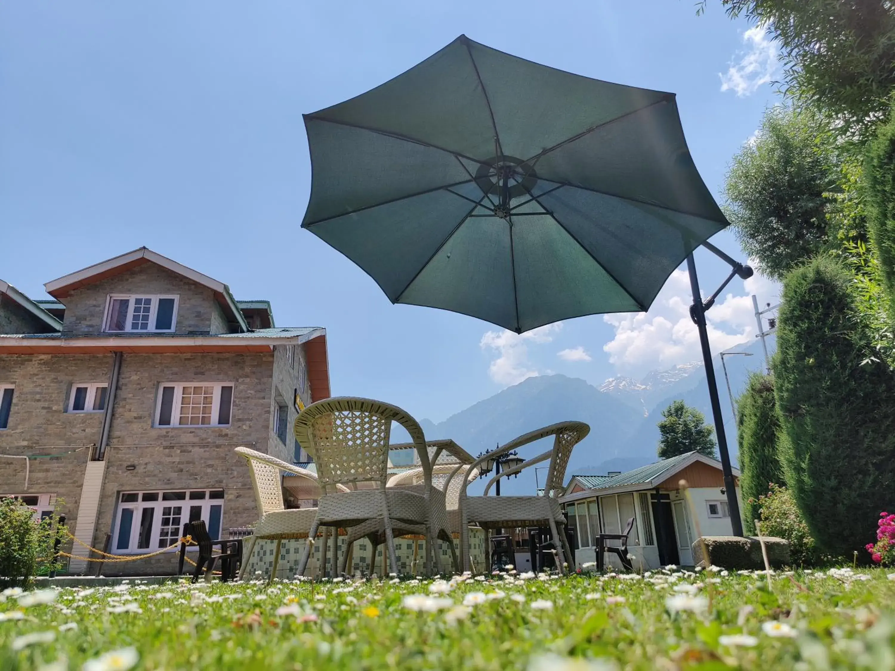 Restaurant/places to eat in Hotel Outlook Restaurant/places to eat in Hotel Outlook