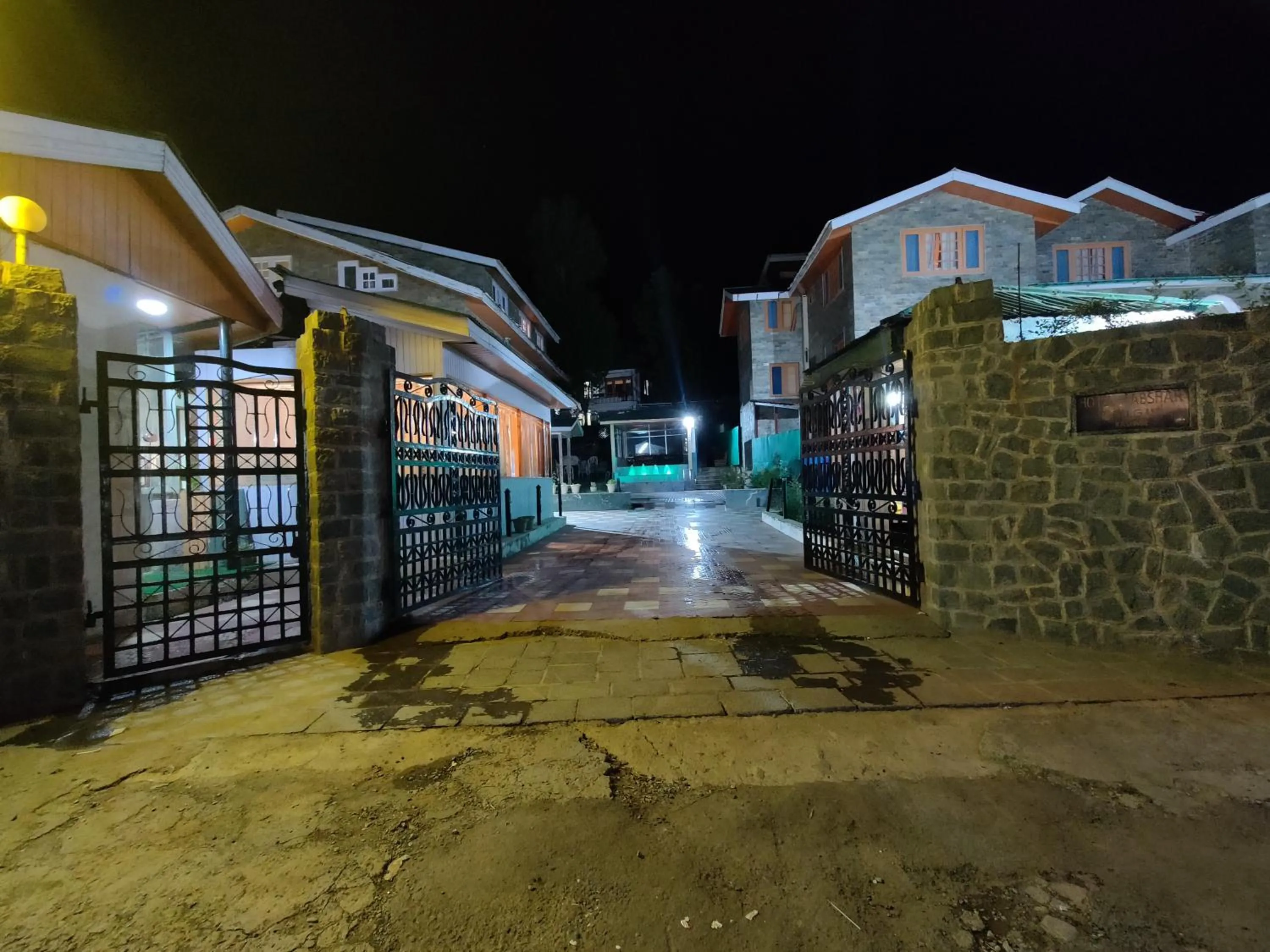 Facade/entrance in Hotel Outlook