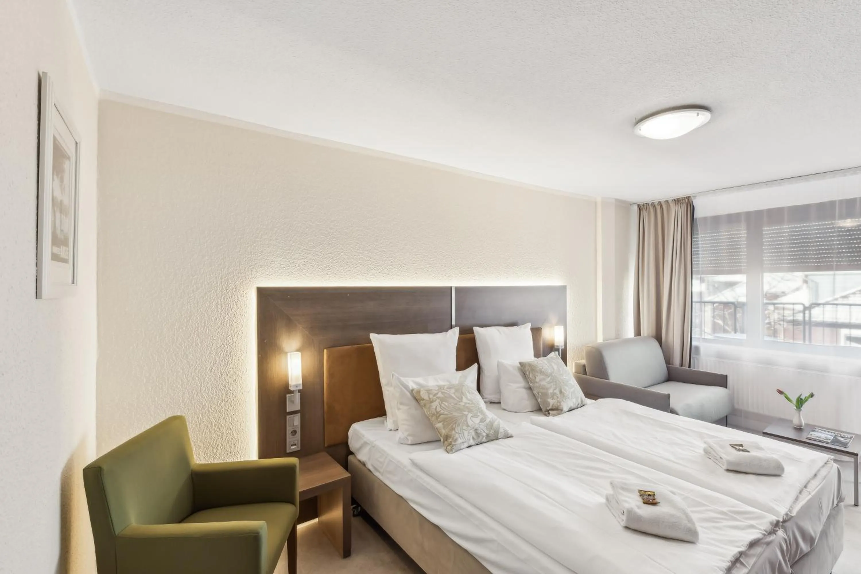 Bedroom, Bed in Cityhotel Amadeus