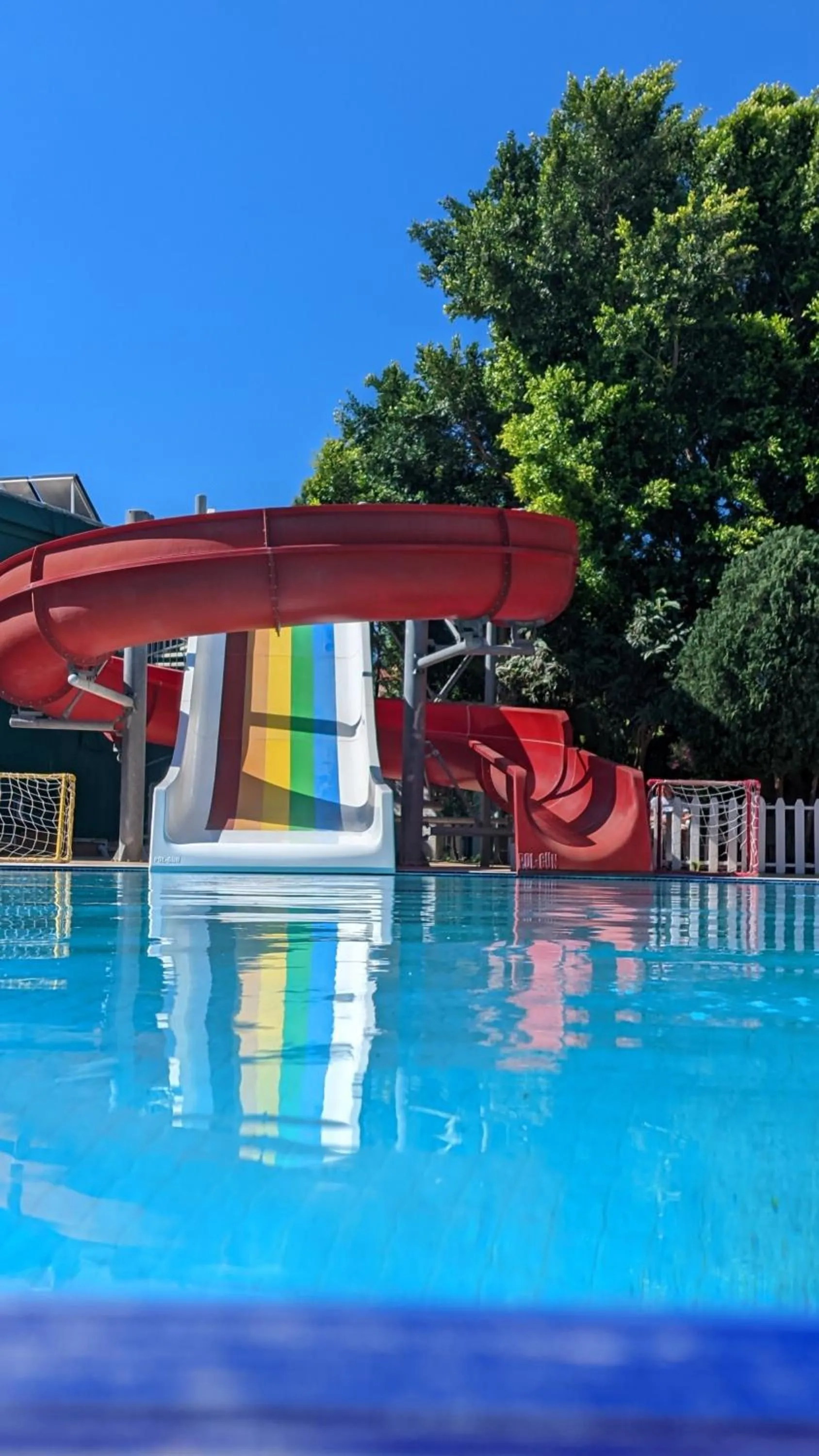Swimming pool in UK Hotel Kiriş