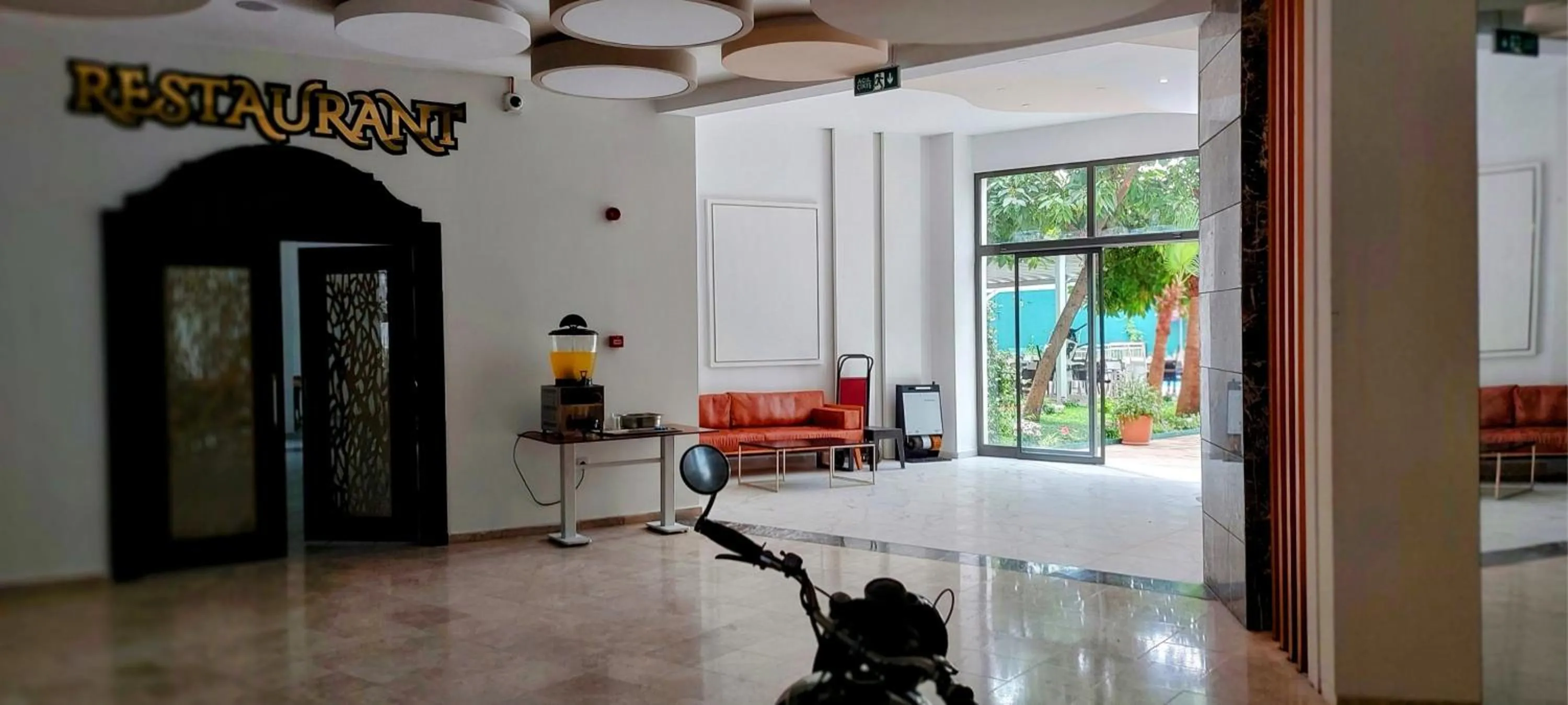 Seating area in UK Hotel Kiriş