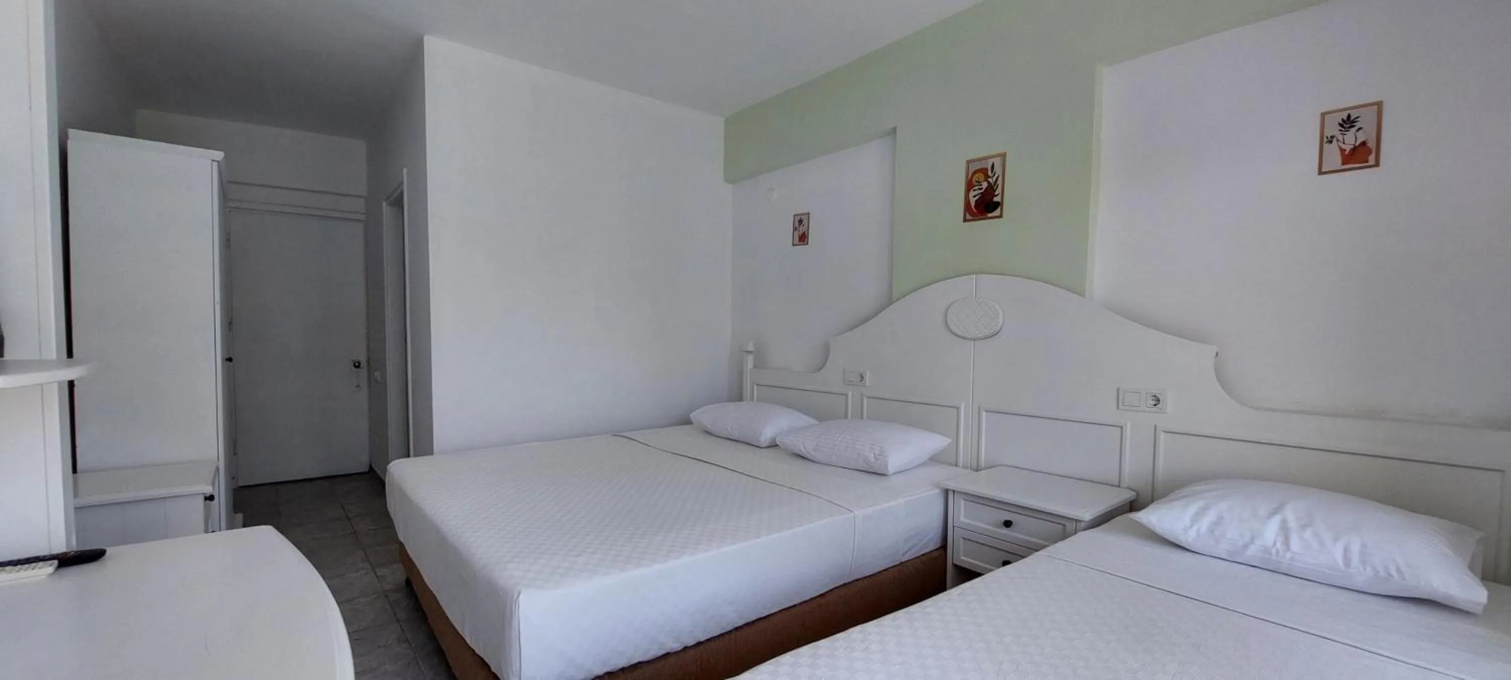 Photo of the whole room, Bed in UK Hotel Kiriş