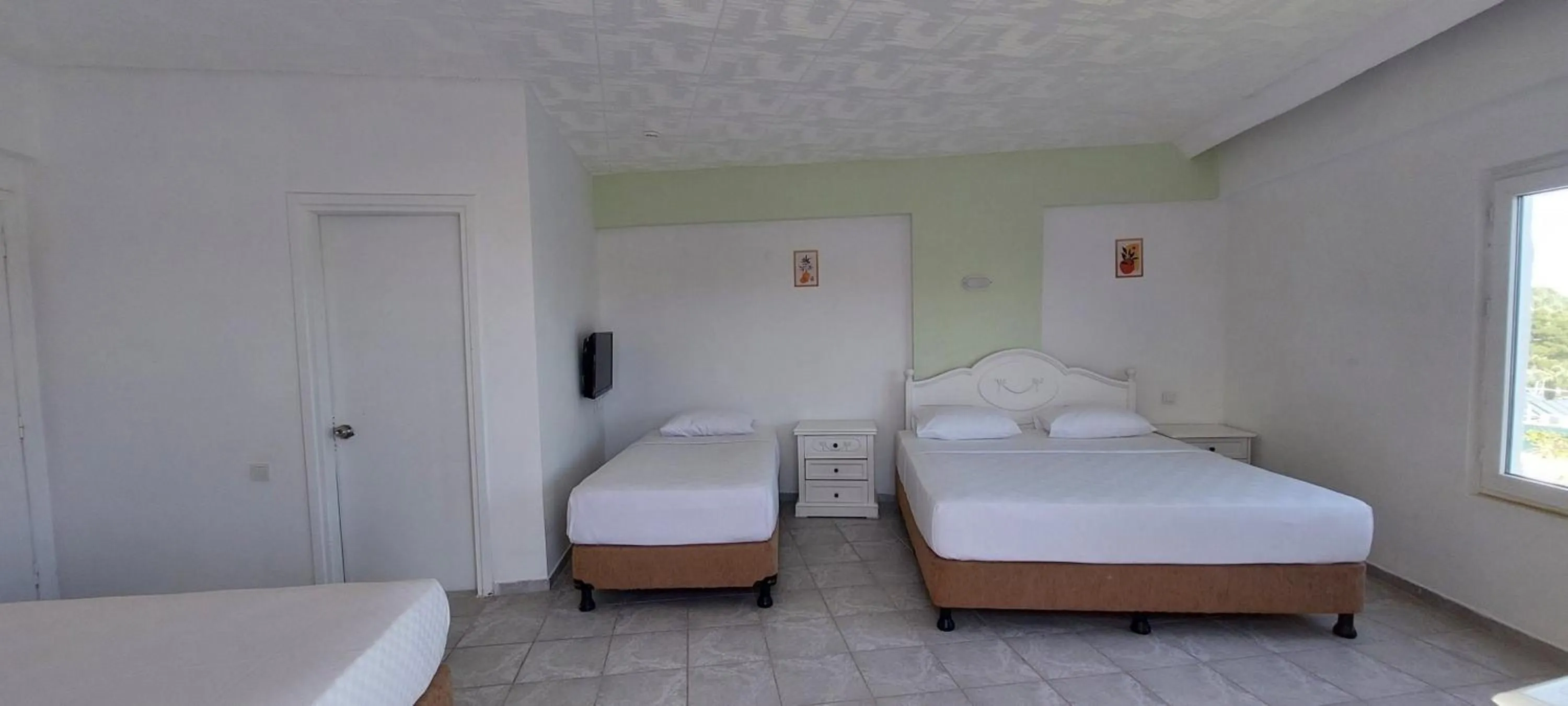 Bed in UK Hotel Kiriş